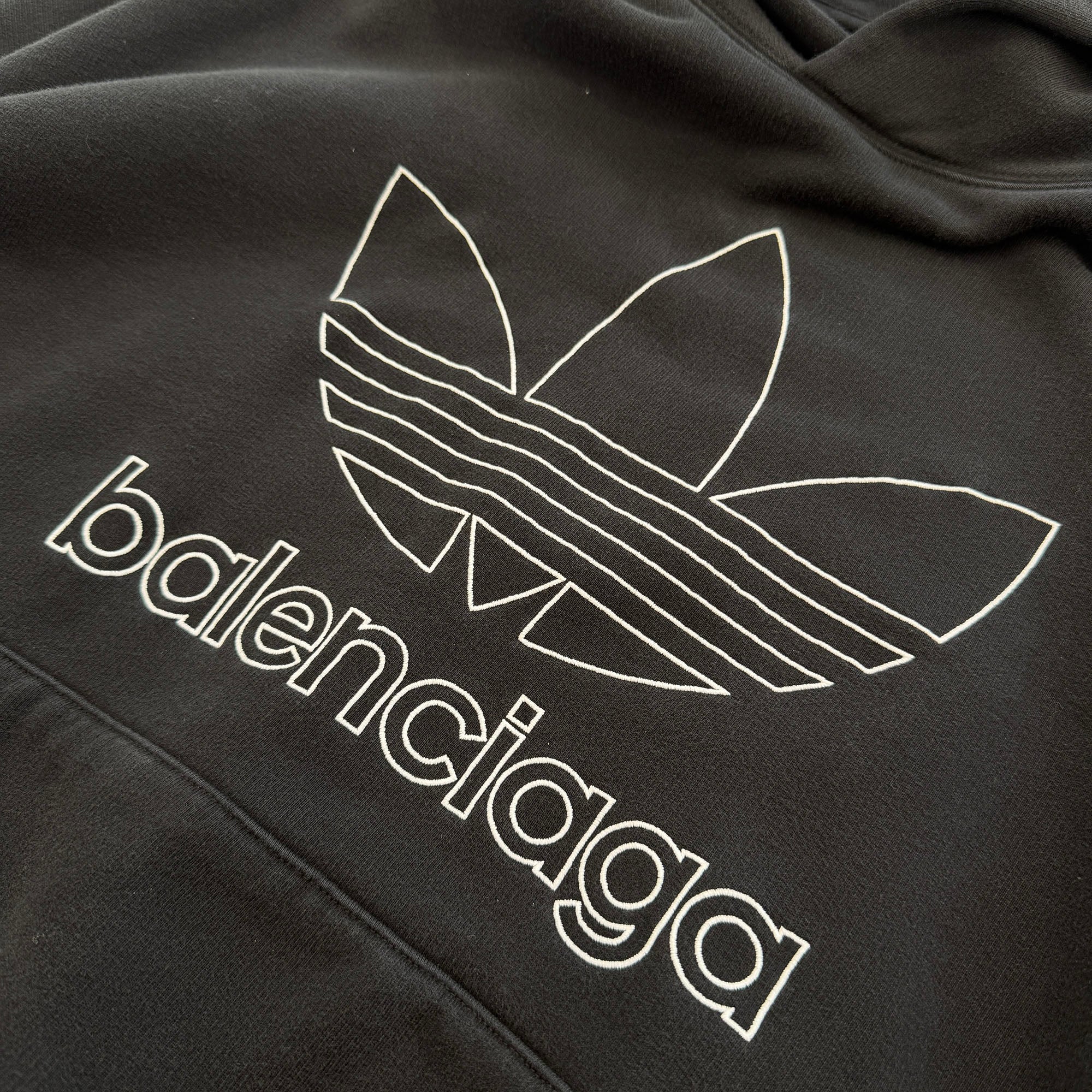 BALENCIAGA × adidas 2023SS Trefoil Logo Embroidery Pullover Hoodie 712396 TMVA9 Size 2 バレンシアガ×アディダス トレフォイルロゴ刺繡 プルオーバーフーディー サイズ2
