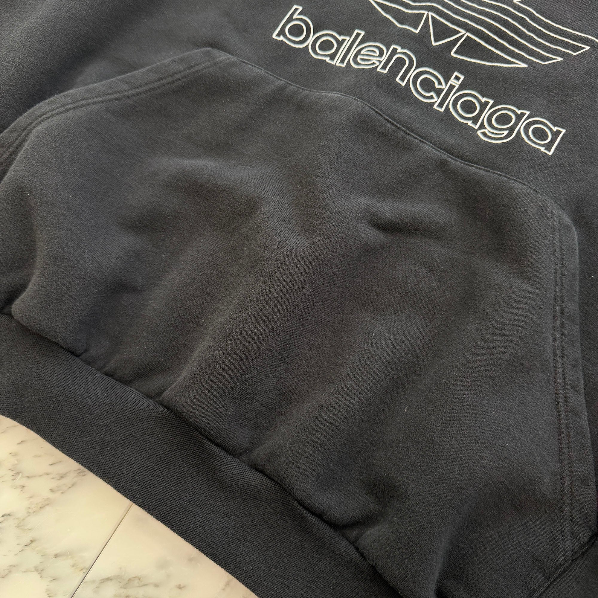 BALENCIAGA × adidas 2023SS Trefoil Logo Embroidery Pullover Hoodie 712396 TMVA9 Size 2 バレンシアガ×アディダス トレフォイルロゴ刺繡 プルオーバーフーディー サイズ2