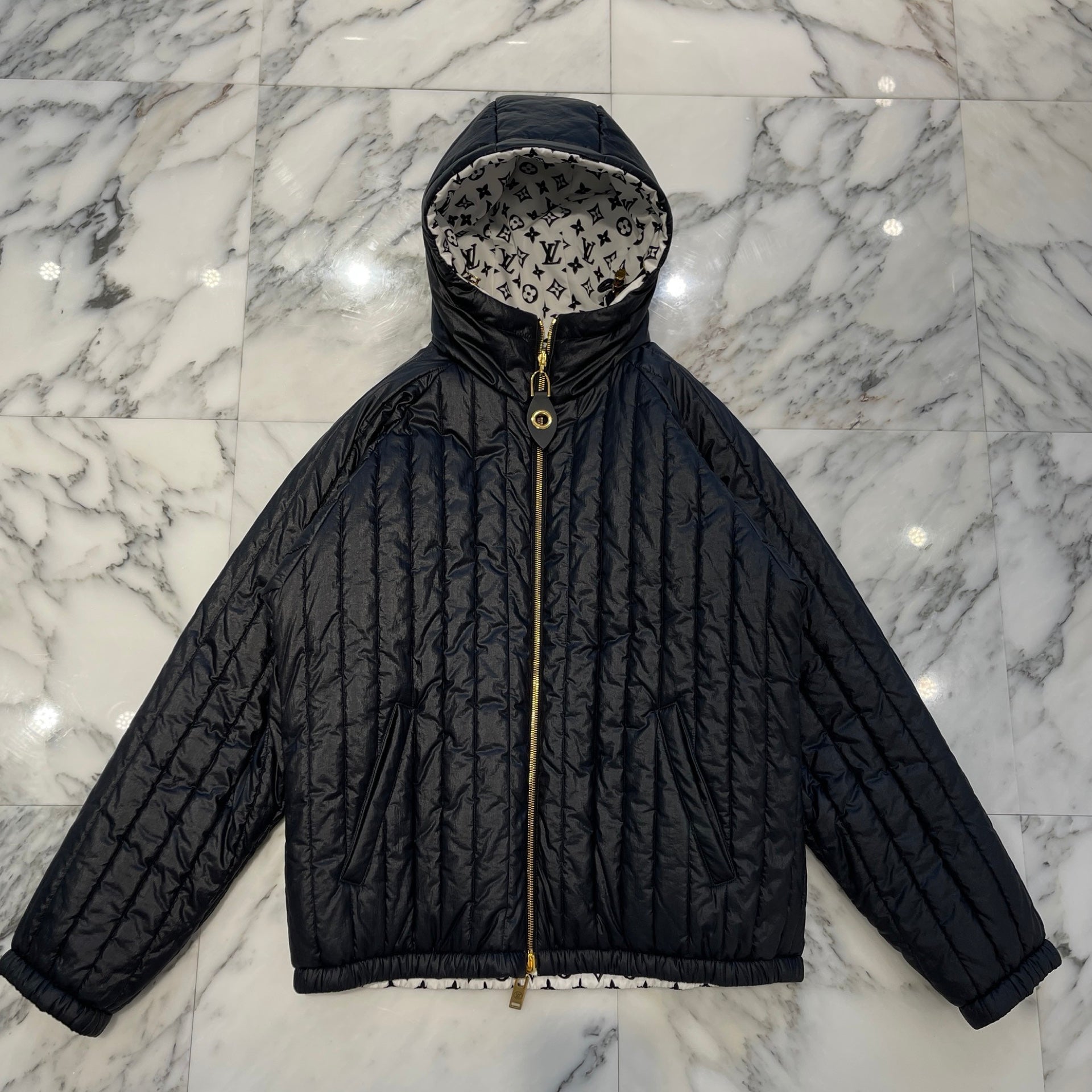 LOUIS VUITTON Reversible Pinstripe Nylon Hooded Jacket 1ABR98 Size 40 ルイヴィトン リバーシブル ピンストライプ ナイロンフードジャケット サイズ40