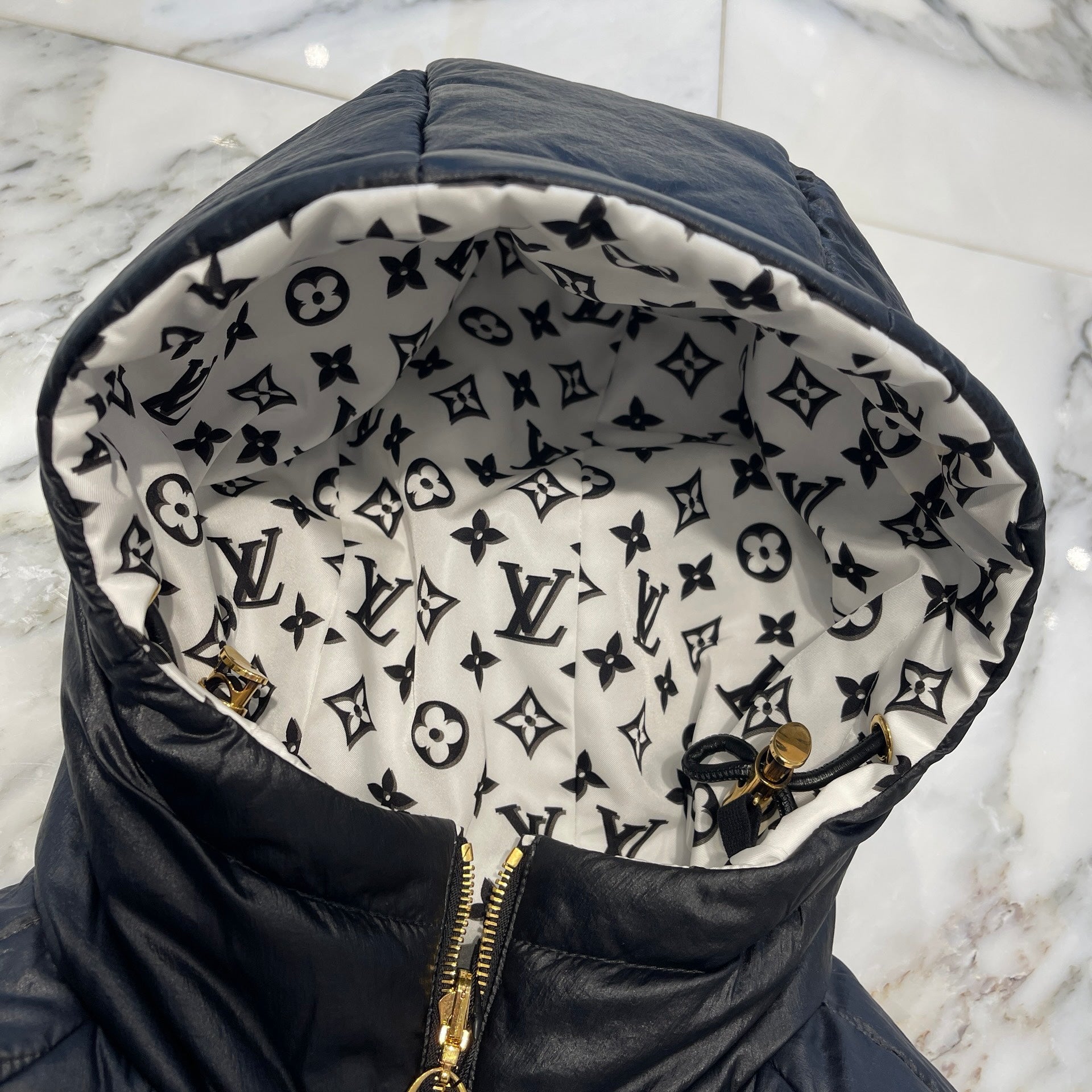 LOUIS VUITTON Reversible Pinstripe Nylon Hooded Jacket 1ABR98 Size 40 ルイヴィトン リバーシブル ピンストライプ ナイロンフードジャケット サイズ40