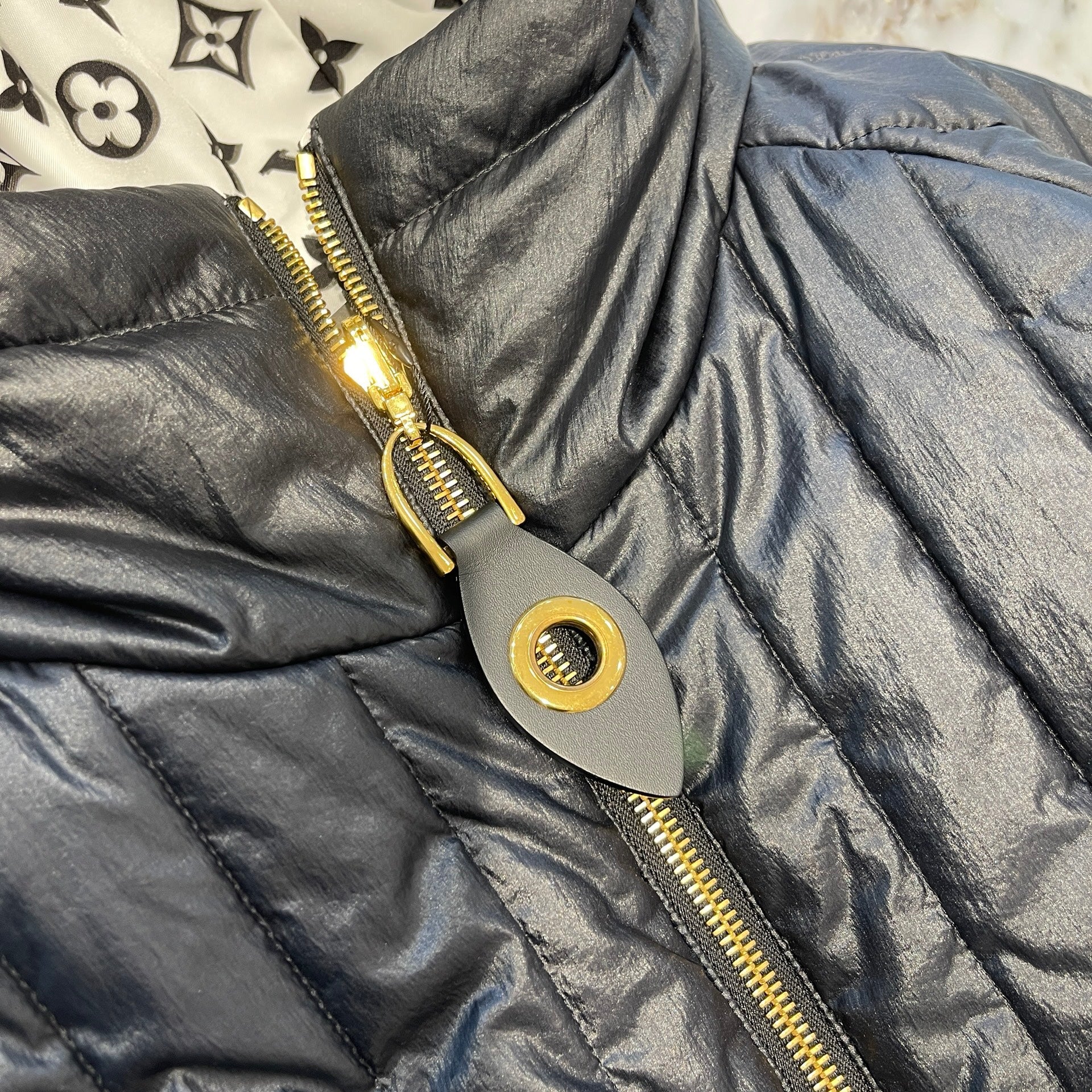 LOUIS VUITTON Reversible Pinstripe Nylon Hooded Jacket 1ABR98 Size 40 ルイヴィトン リバーシブル ピンストライプ ナイロンフードジャケット サイズ40