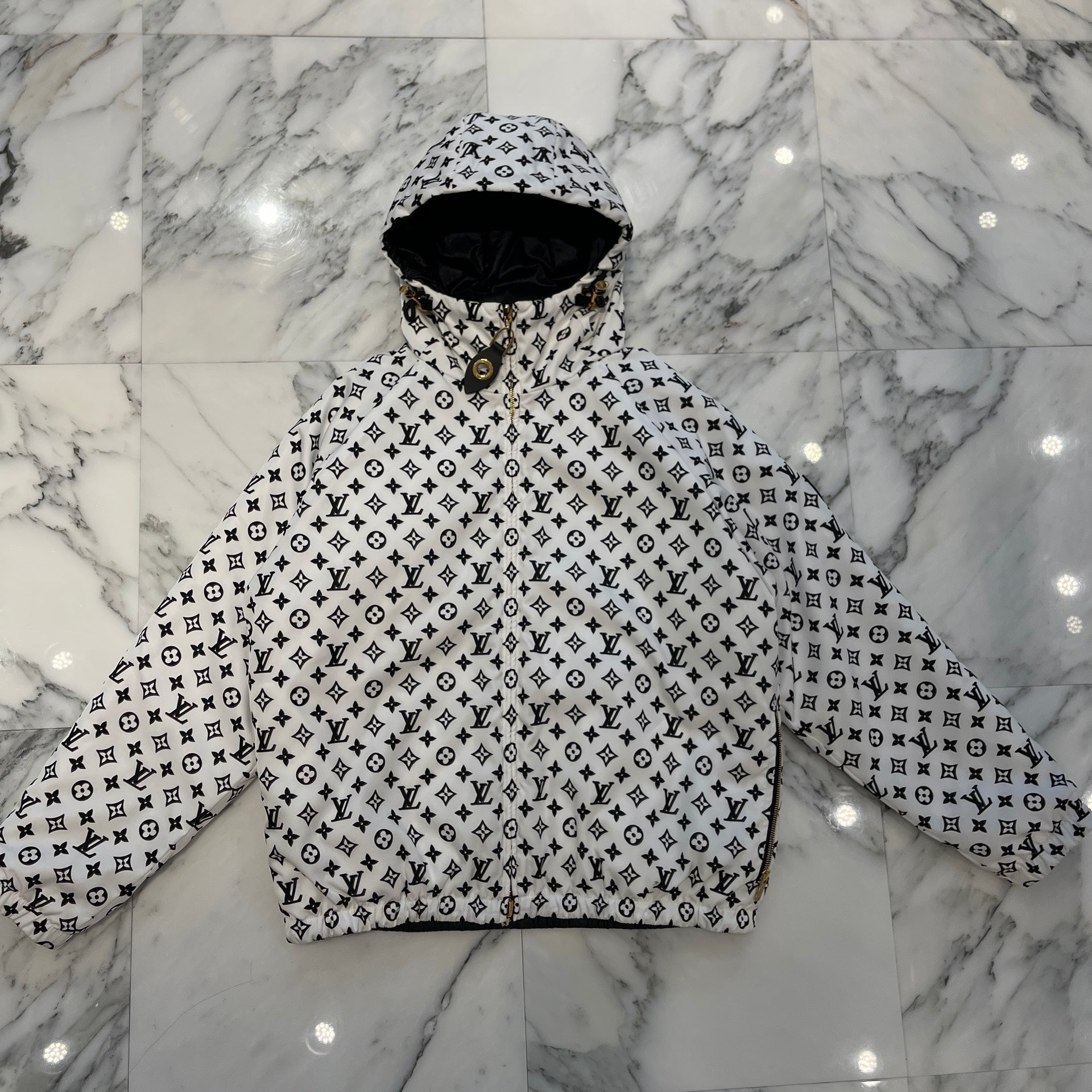 LOUIS VUITTON Reversible Pinstripe Nylon Hooded Jacket 1ABR98 Size 40 ルイヴィトン リバーシブル ピンストライプ ナイロンフードジャケット サイズ40