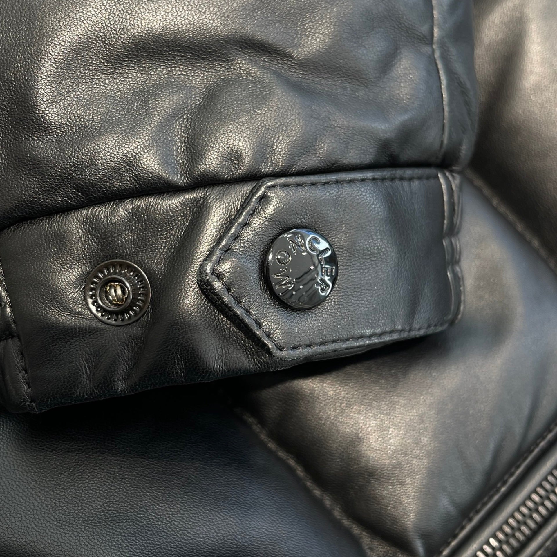 MONCLER 2020AW GEBROULAZ GIUBBOTTOL eather Down Jacket  F20911A596003 size 1 モンクレール ゲブロウラズ レザーダウンジャケット サイズ 1