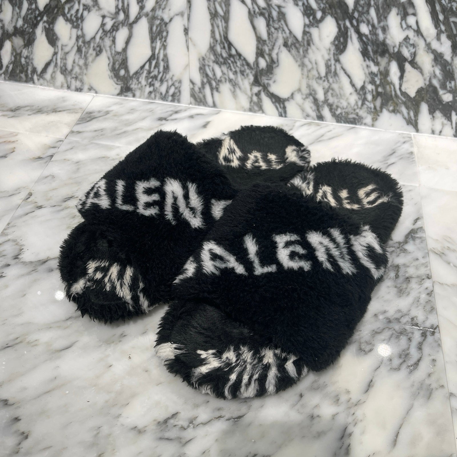 BALENCIAGA 2019AW FURRY SLIDE FAKE FUR SANDLES 624515 Size 40 バレンシアガ ファーリィスライド フェイクファー サンダル サイズ40