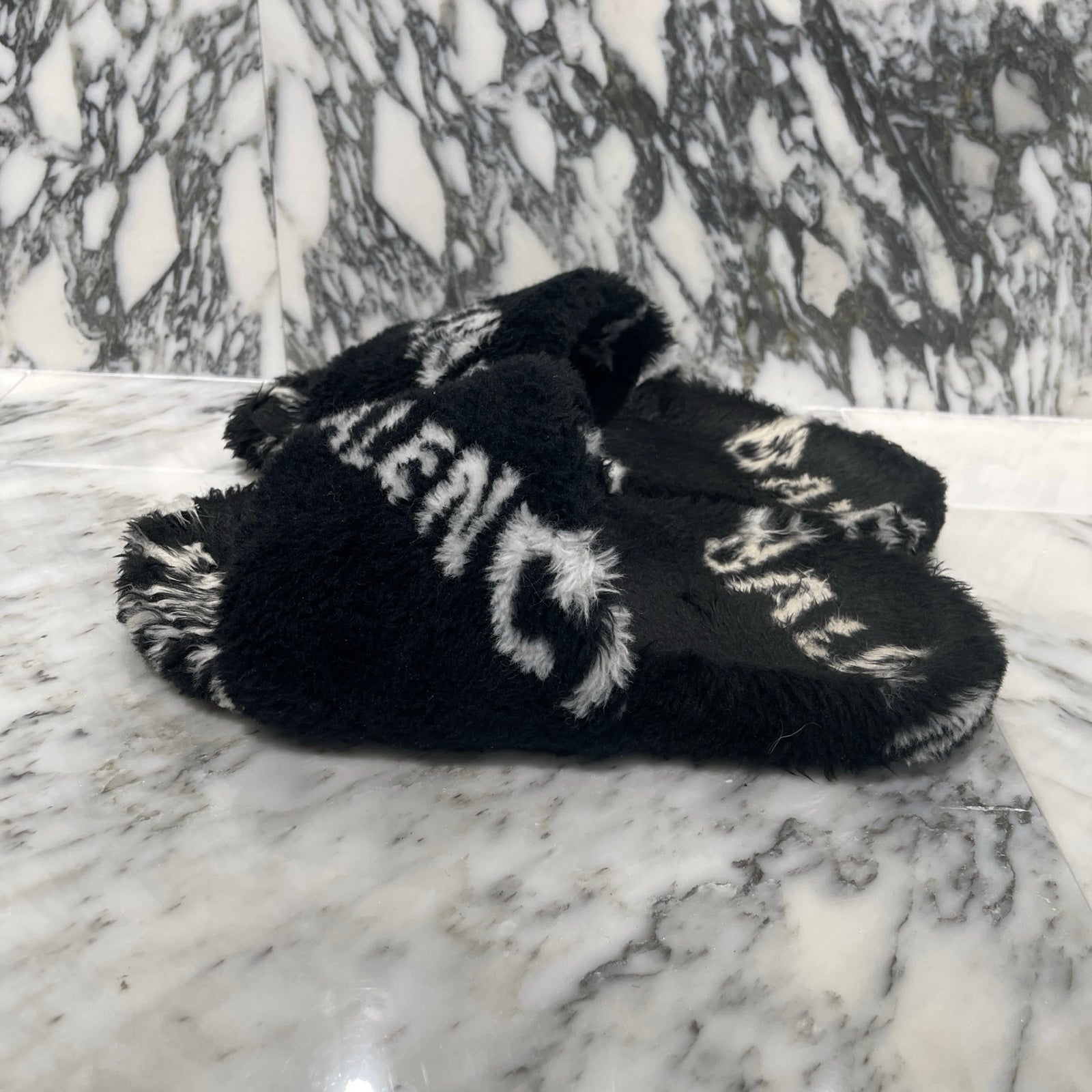 Balenciaga ブラックファーサンダル　新品未使用 BALENCIAGA 2019AW FURRY SLIDE FAKE FUR SANDLES 624515 Size 40