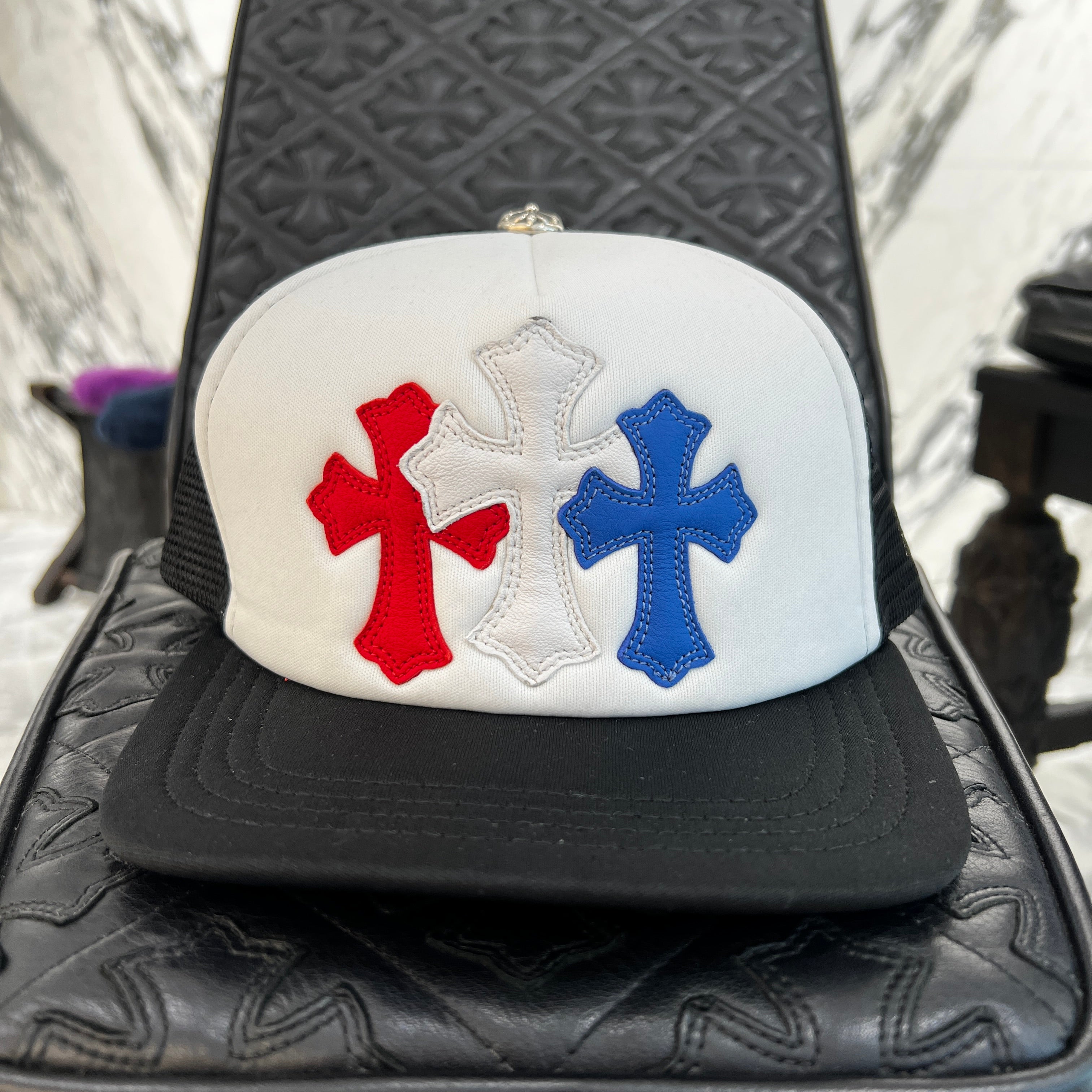 CHROME HEARTS Tricolor Triple Cross Patch Trucker Cap ONE