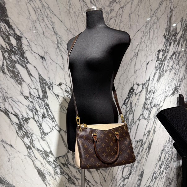 LOUIS VUITTON Monogram PALLAS BB Shoulder Bag M43765 ルイヴィトン モノグラム パラスBB ショルダーバッグ