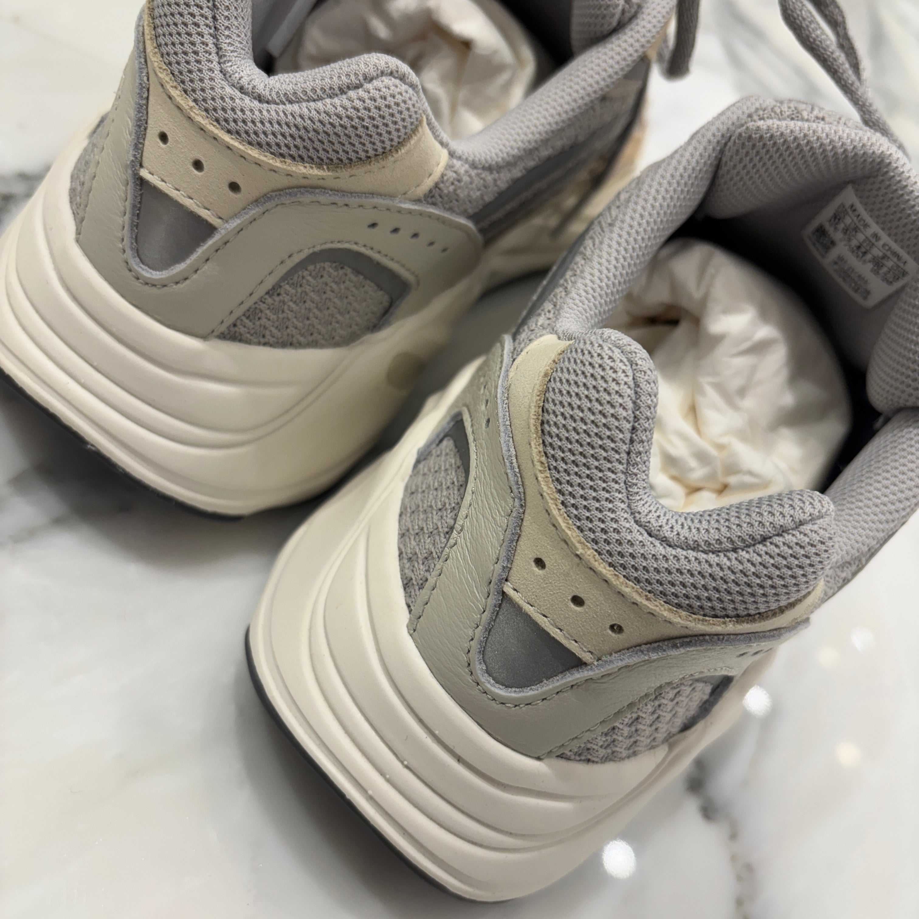 adidas × Kanye West 2022SS Yeezy Boost 700 V2 ''Static'' Sneaker