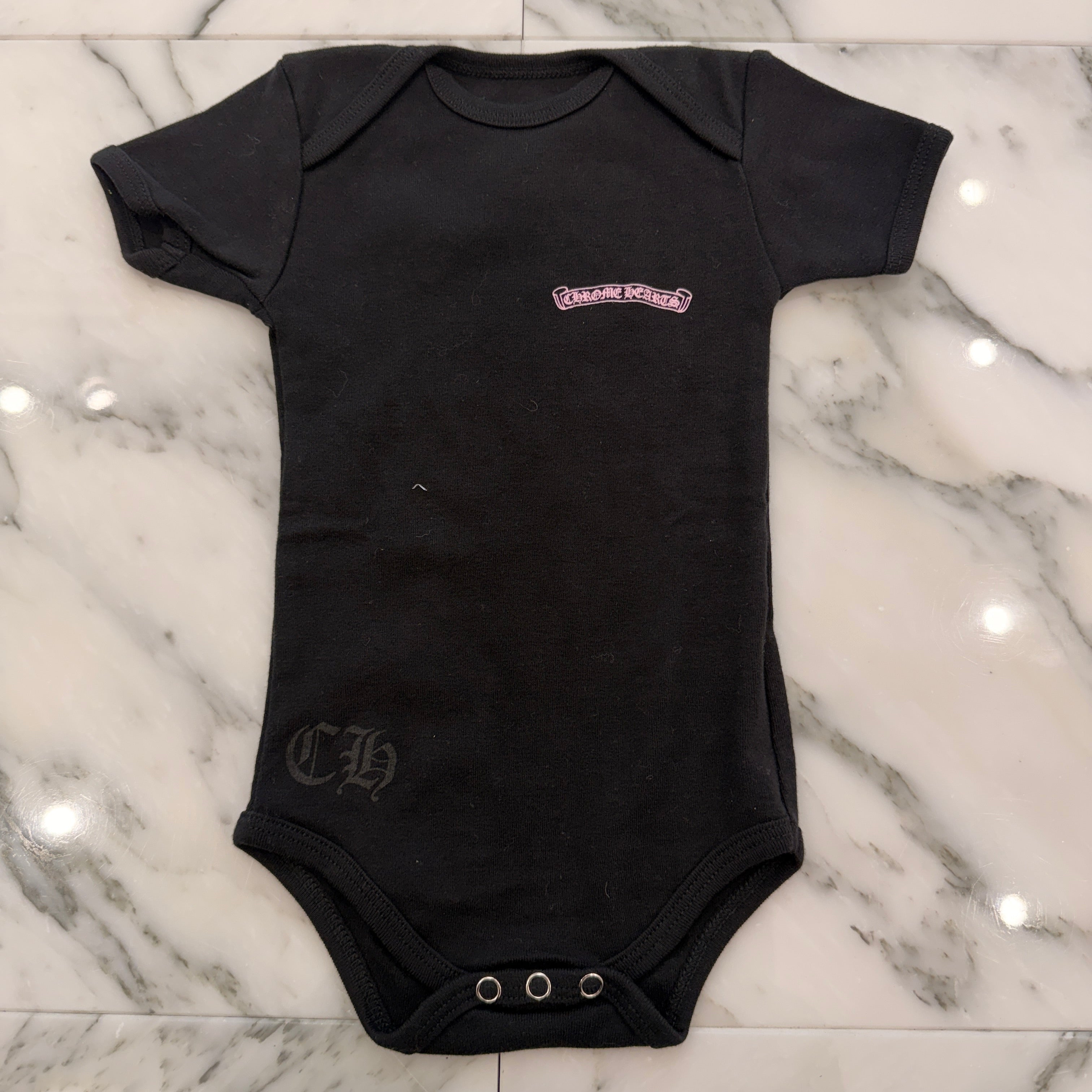 CHROME HEARTS Pink Back Scroll Short Sleeve Rompers Size 12months クロムハーツ ピンクバックスクロール半袖ロンパース サイズ12months