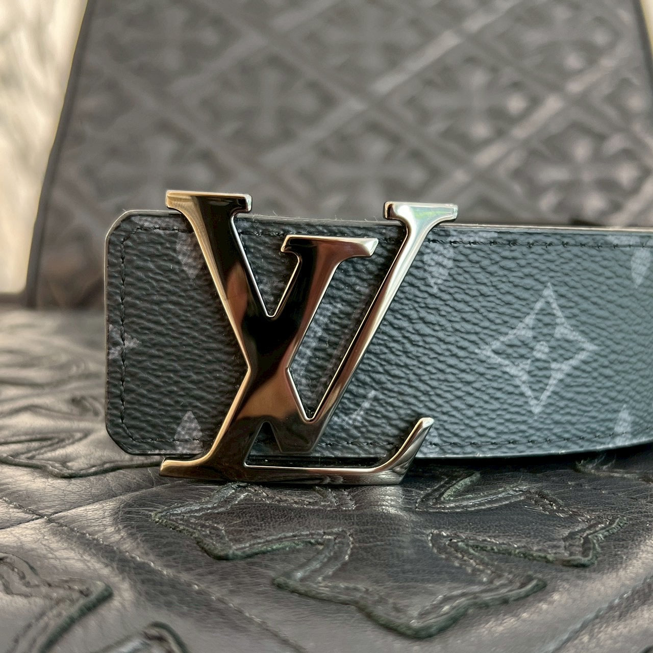 LOUIS VUITTON LV Initial Buckle Reversible Belt M9043 Size 110/44 ルイヴィトン LVイニシャル バックル リバーシブルベルト サイズ110/40
