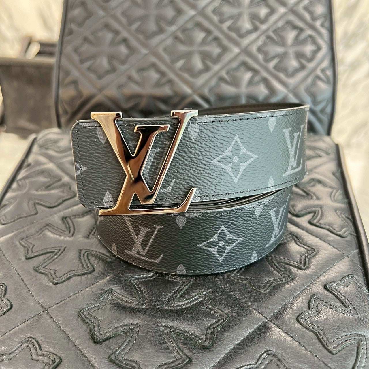 LOUIS VUITTON LV Initial Buckle Reversible Belt M9043 Size 110/44 ルイヴィトン LVイニシャル バックル リバーシブルベルト サイズ110/40