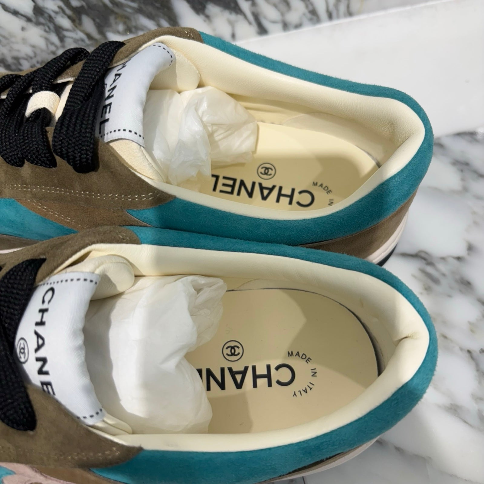 CHANEL 2024SS Coco Mark Embroidery Suede Sneakers L G39980