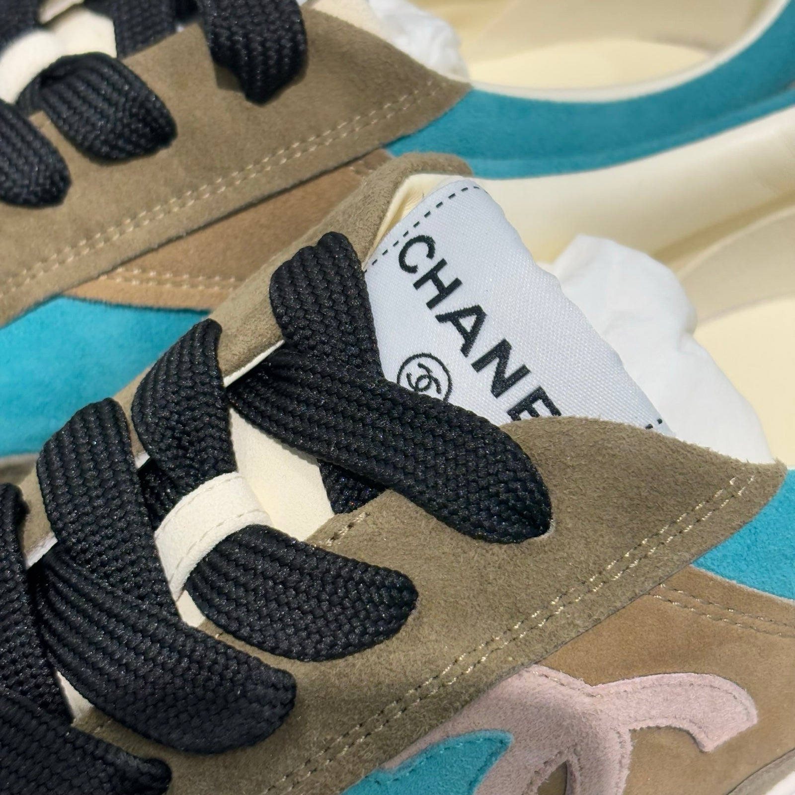 CHANEL 2024SS Coco Mark Embroidery Suede Sneakers L G39980