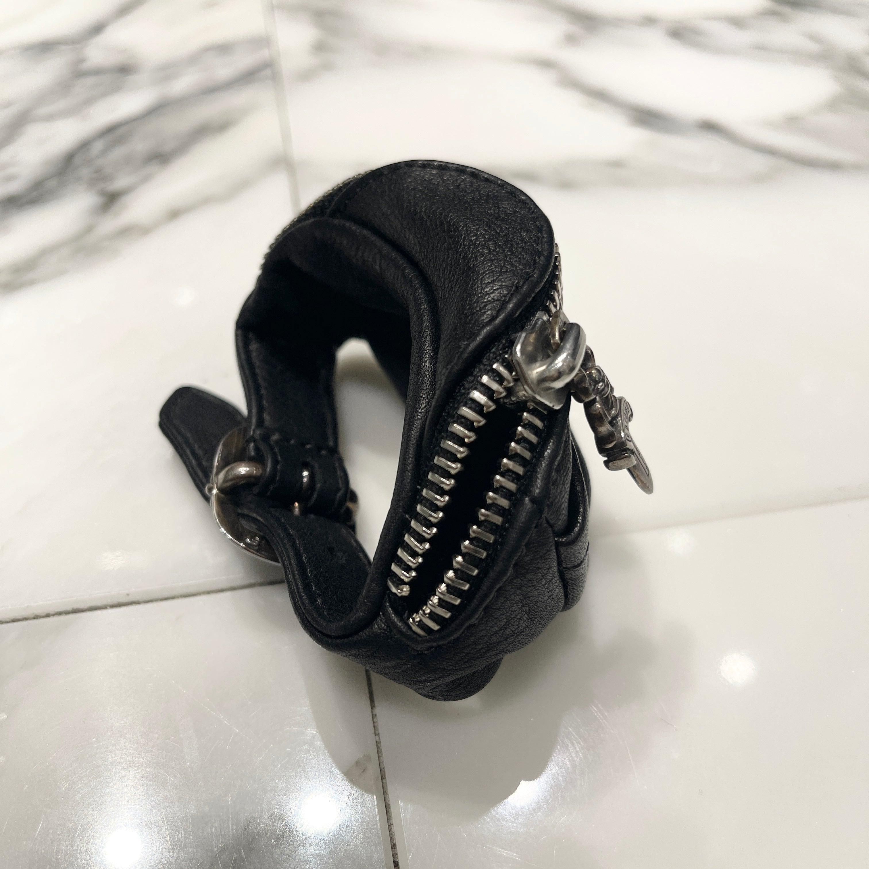 CHROME HEARTS SNAT PACK Scroll Logo Leather Pods Case クロムハーツ スナットパック スクロールロゴ レザー ポッズケース