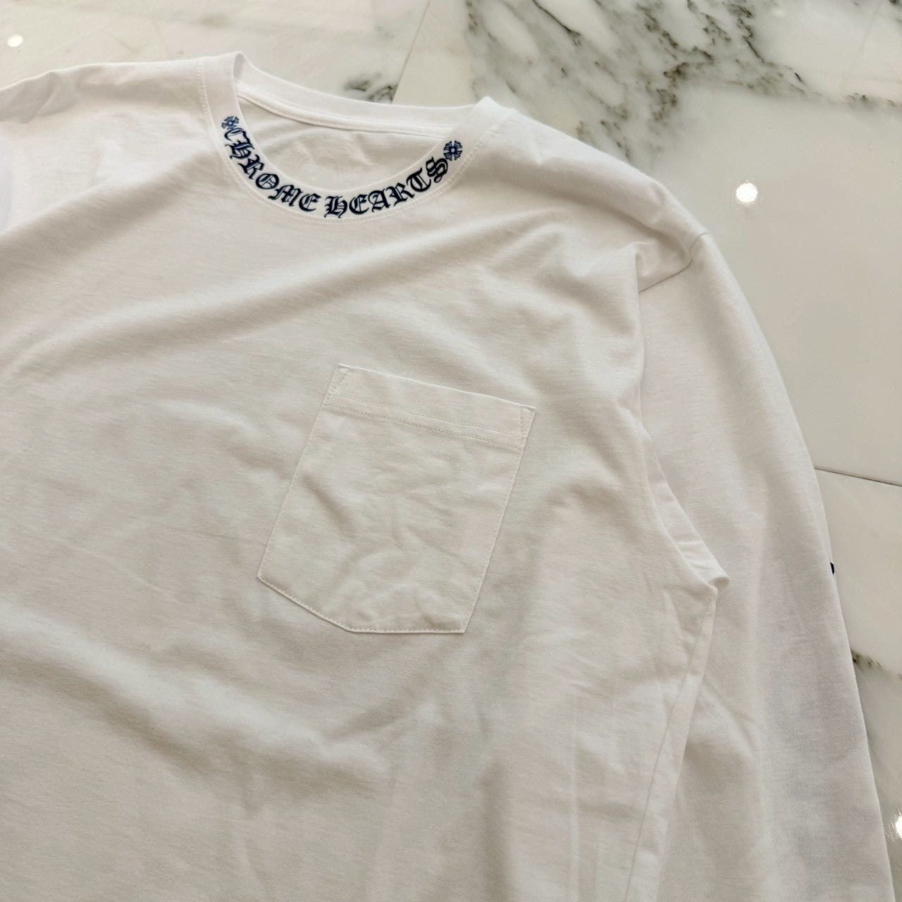 CHROME HEARTS 2025SS Old English Neck Logo Neon Blue Long Sleeve Tee Size XL クロムハーツ オールドイングリッシュ ネックロゴ ネオンブルー ロングスリーブ Tシャツ サイズXL