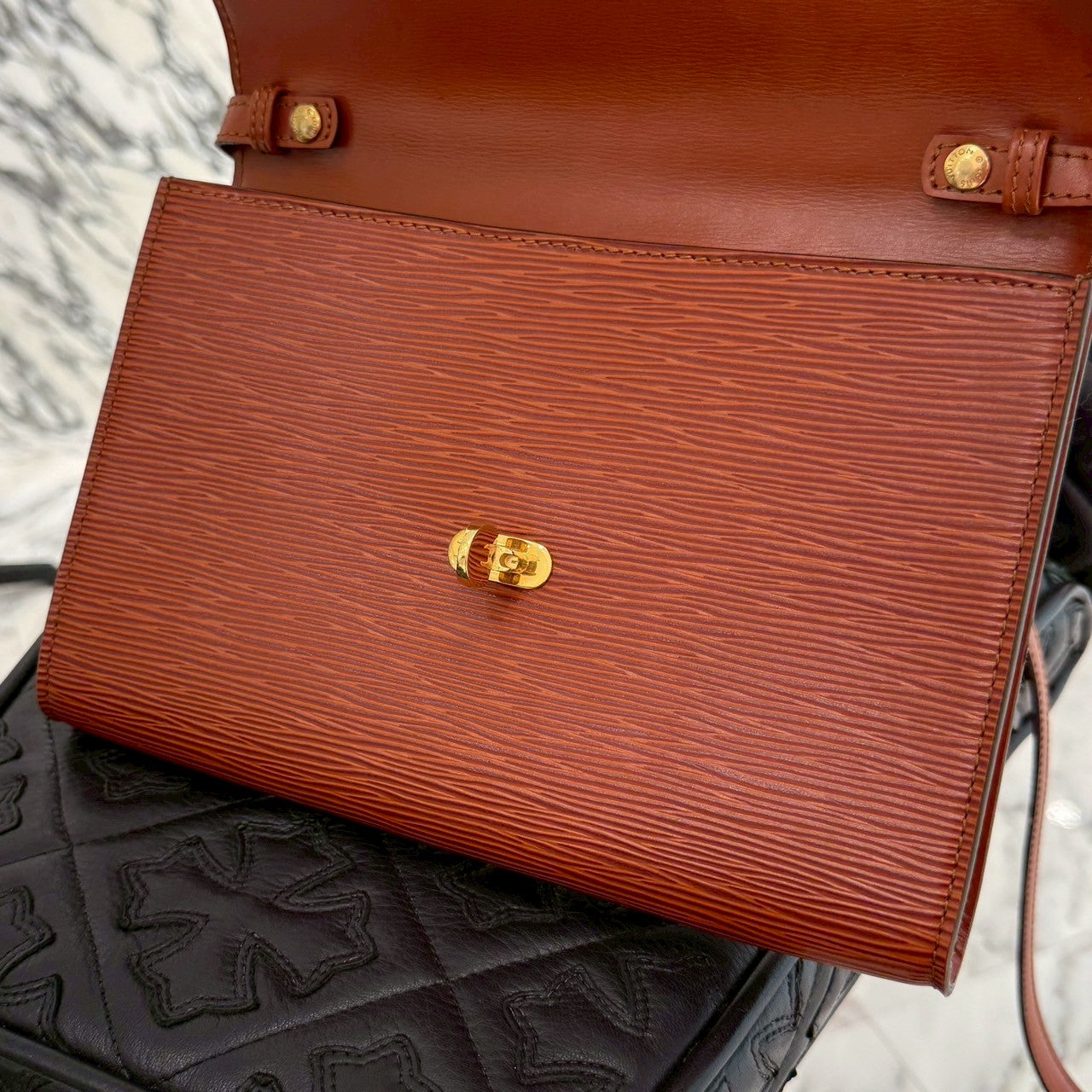 LOUIS VUITTON Epi Arsh Shoulder Bag M52573 ルイヴィトン エピ