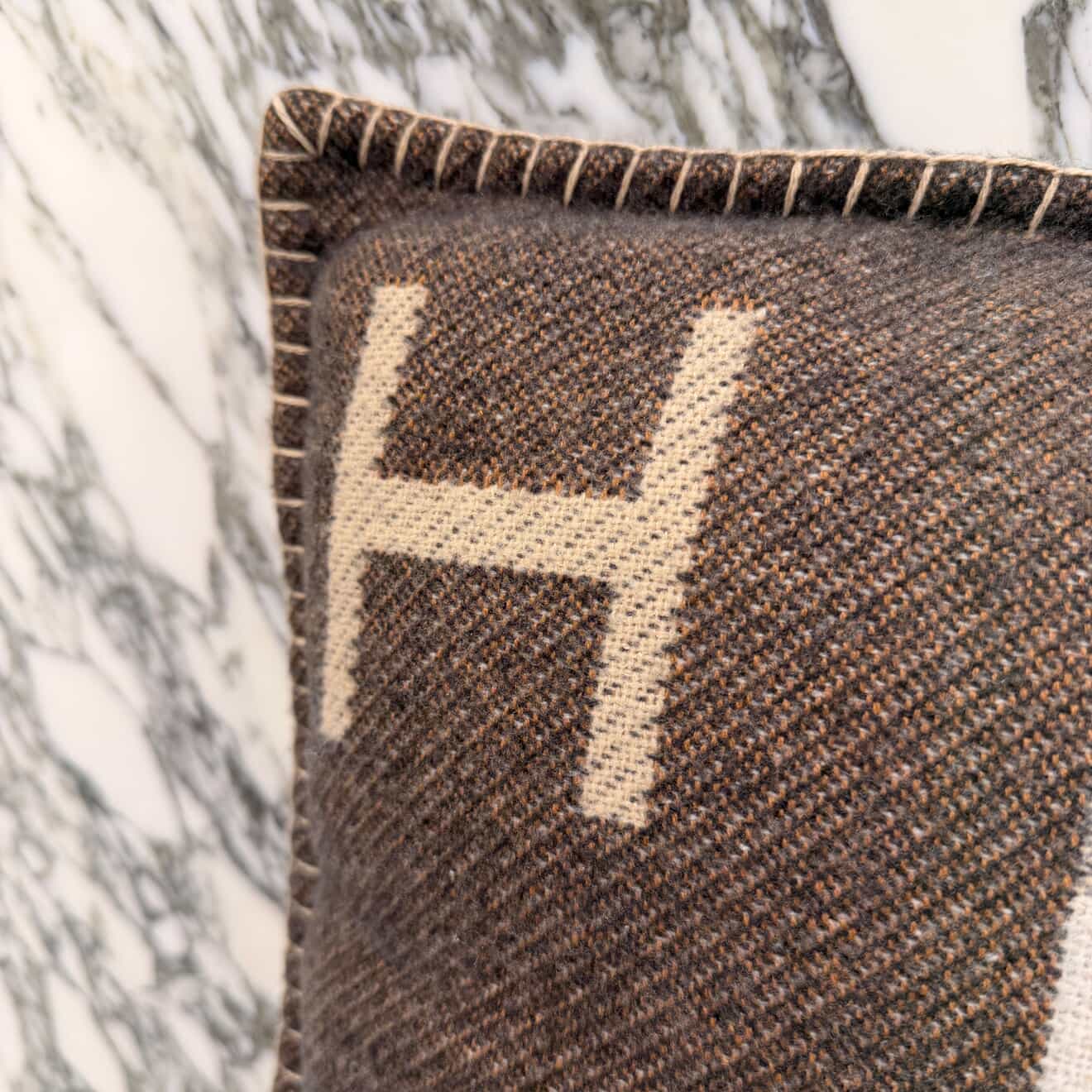 HERMES 2025SS Casaque Rayee Horizontale エルメス カサク・レイエ・ホリゾンターレ クッション