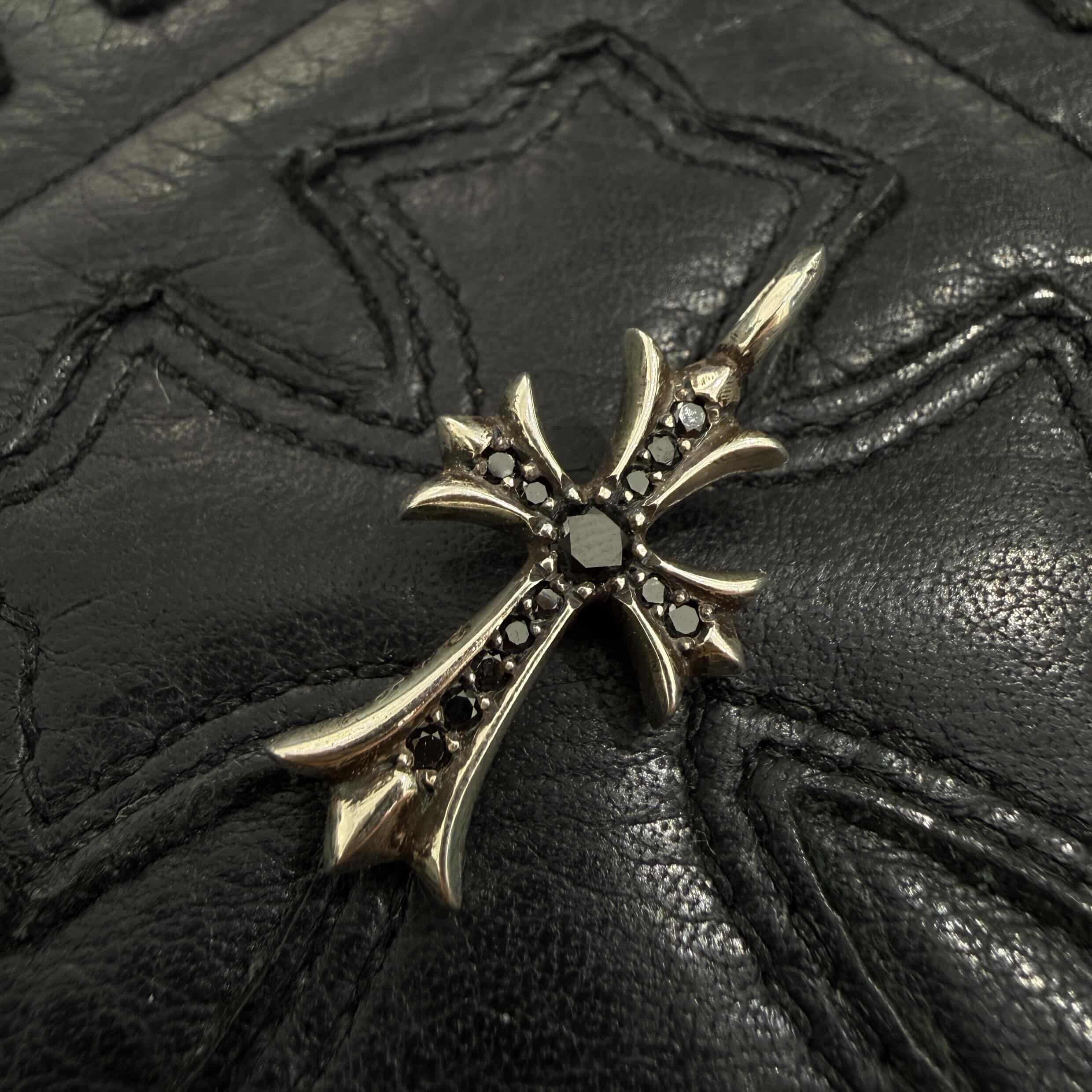 CHROME HEARTS Tiny Fat Cross Pave Black Diamond Pendant Top クロム CHROME HEARTS Tiny Fat Cross Pave Black Diamond Pendant Top クロム