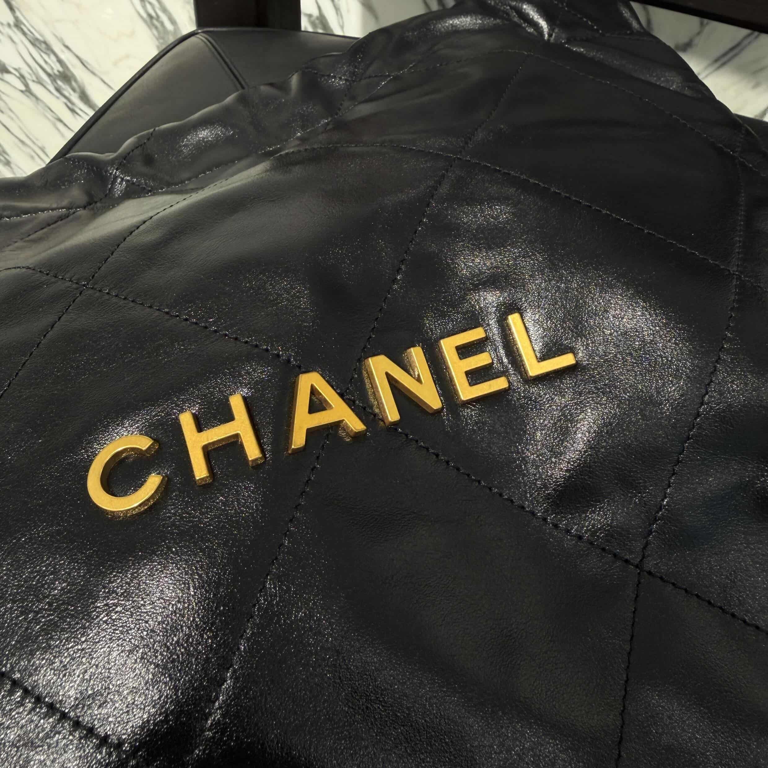 CHANEL 22 Small Shiny Calf Leather Chain Shoulder Bag シャネル 22 スモール シャイニーカーフスキン チェーン ショルダーバッグ