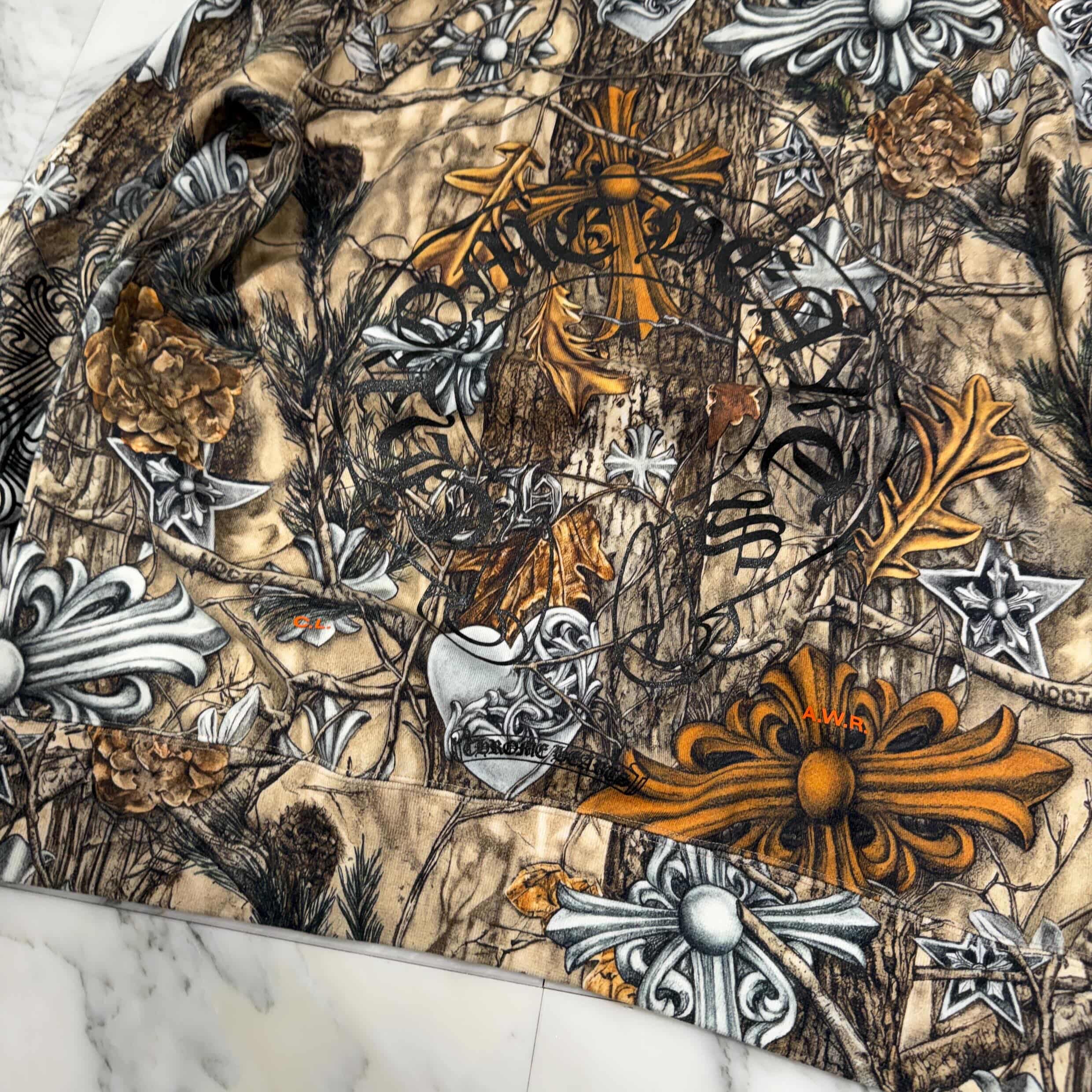 CHROME HEARTS × NIKE × Drake NOCTA 2026SS Camo Neck Logo Crewneck Sweatshirt Size L クロムハーツ×ナイキ×ドレイク ノクタ カモネックロゴクルーネックスウェットシャツ サイズL