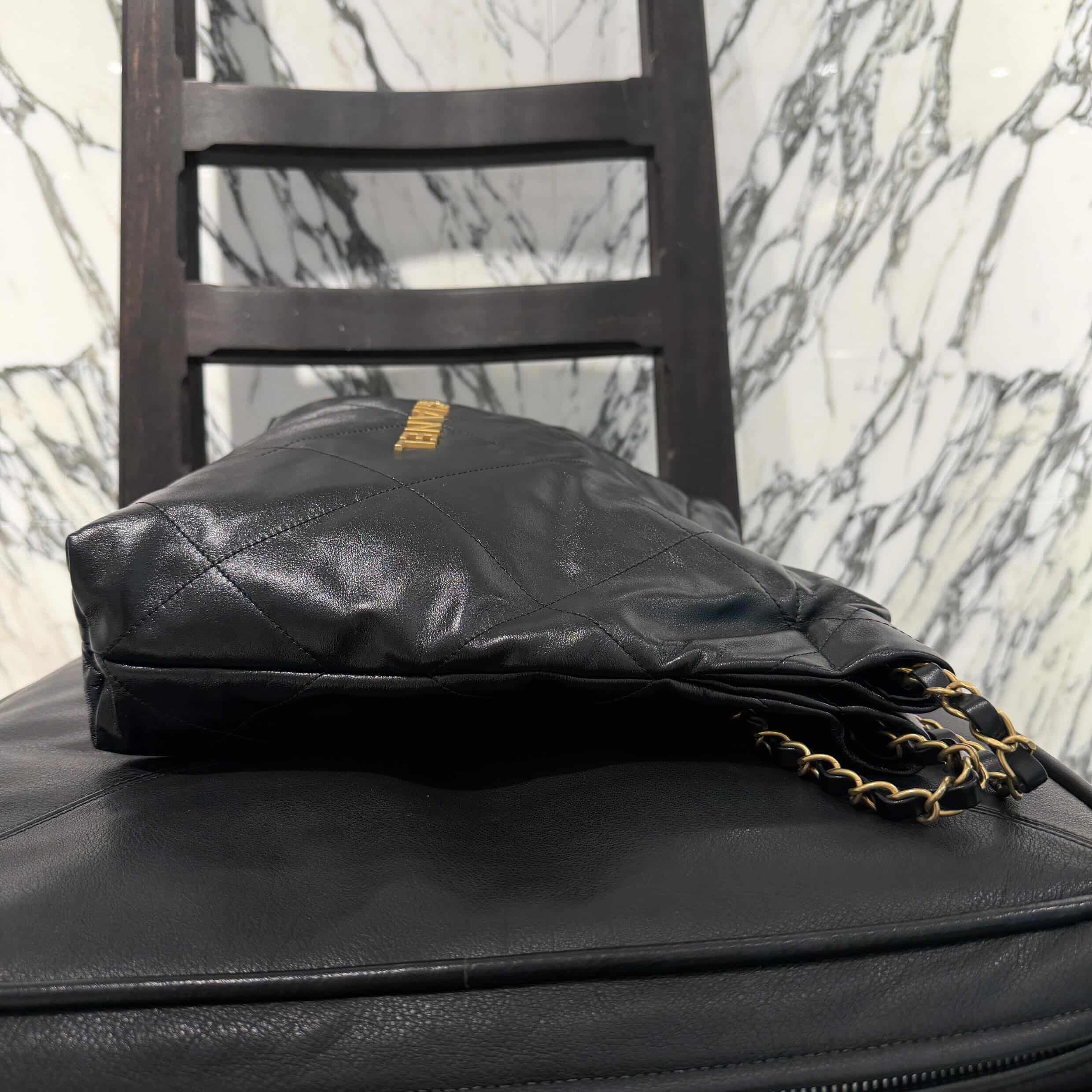 CHANEL 22 Small Shiny Calf Leather Chain Shoulder Bag シャネル 22 スモール シャイニーカーフスキン チェーン ショルダーバッグ