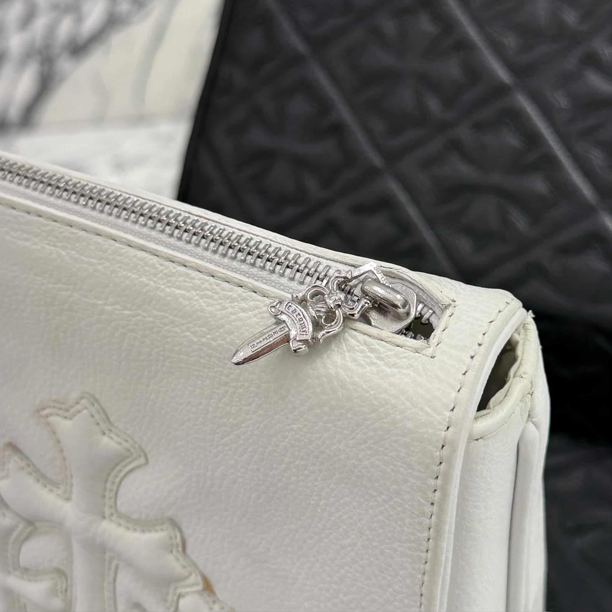 CHROME HEARTS PLUG 3 Cemetary Cross Patch Leather Shoulder Bag クロムハーツ プラグ 3セメタリークロス パッチ レザー ショルダーバッグ