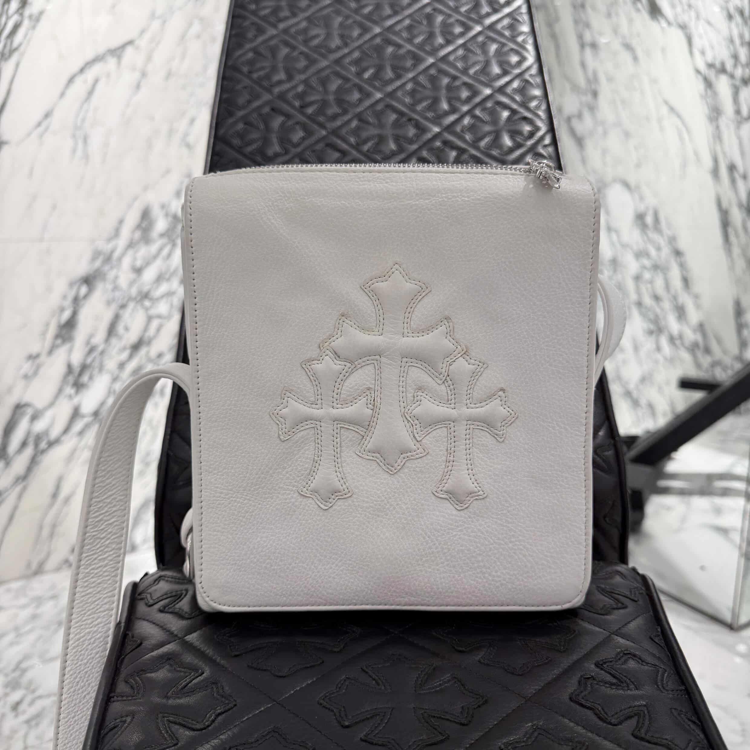 CHROME HEARTS PLUG 3 Cemetary Cross Patch Leather Shoulder Bag クロムハーツ プラグ 3セメタリークロス パッチ レザー ショルダーバッグ