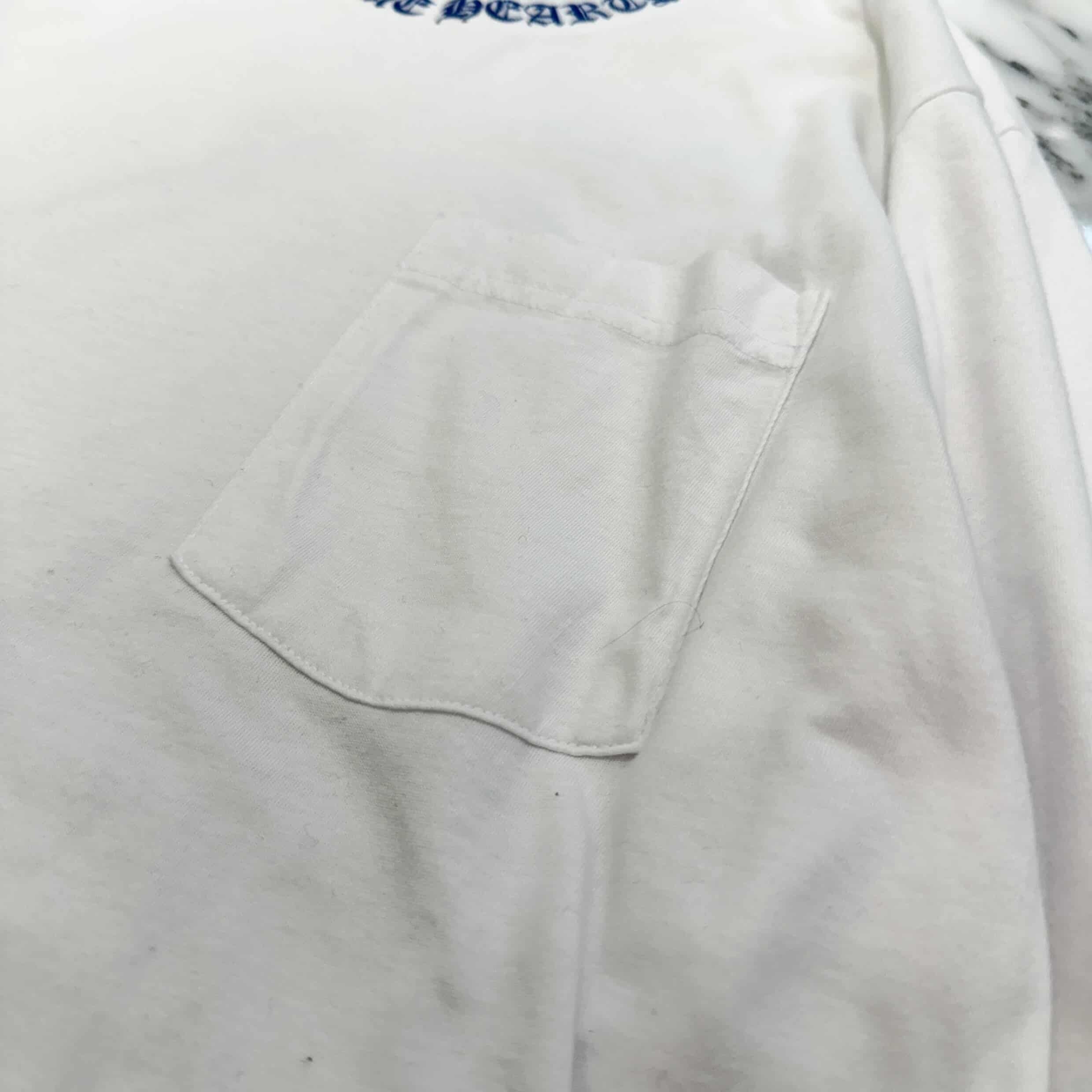 CHROME HEARTS Old English Neck Logo Long Sleeve Tee Size M クロムハーツ オールドイングリッシュ ネックロゴ ネオンブルー ロングスリーブ Tシャツ 長袖カットソー ロンT 胸ポケット 袖ロゴ ホワイト×ブルー サイズM