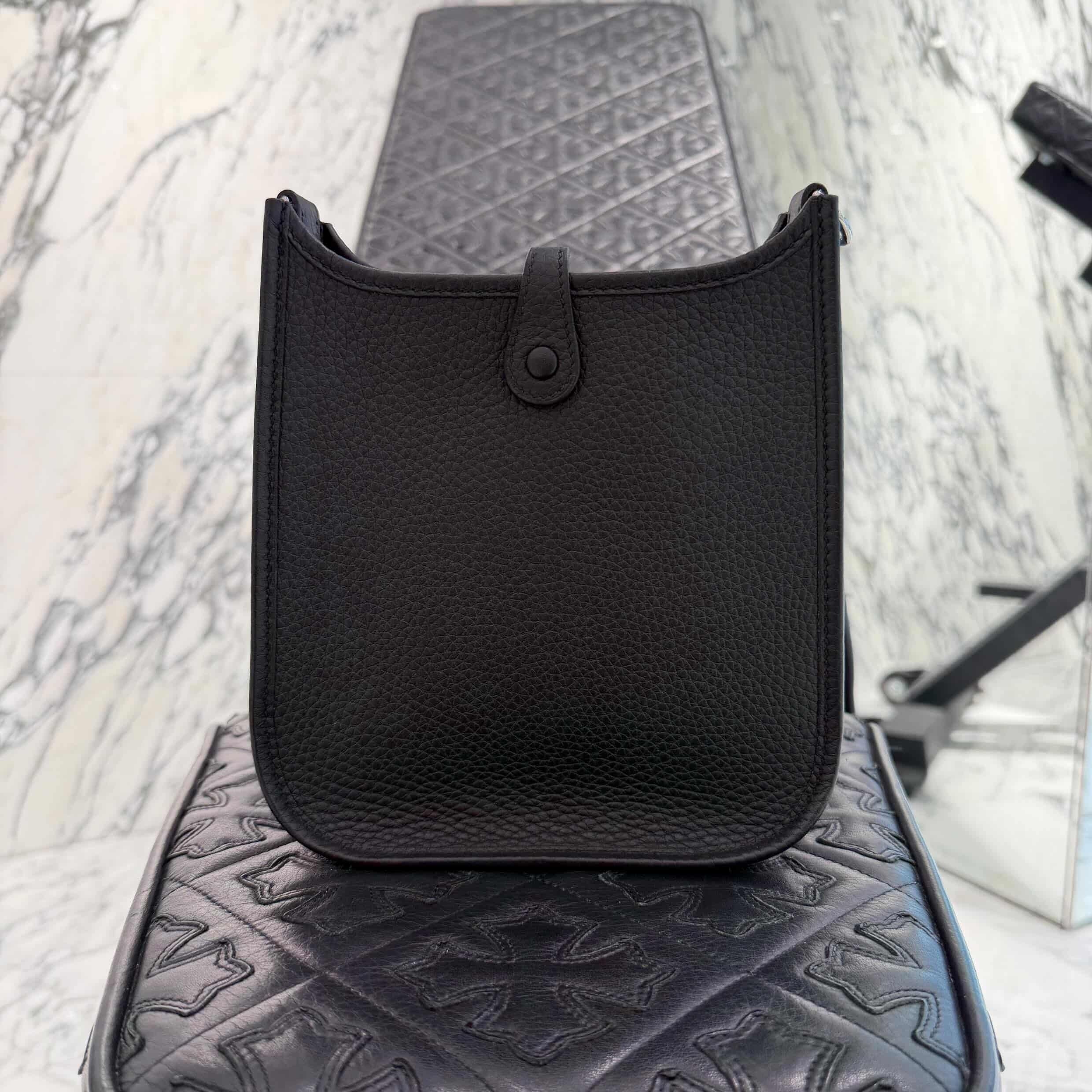 HERMES Evelyn Amazon TPM " NOIR " K刻印 エルメス エブリン アマゾン TPM "ノワール" レザーショルダーバッグ K刻印