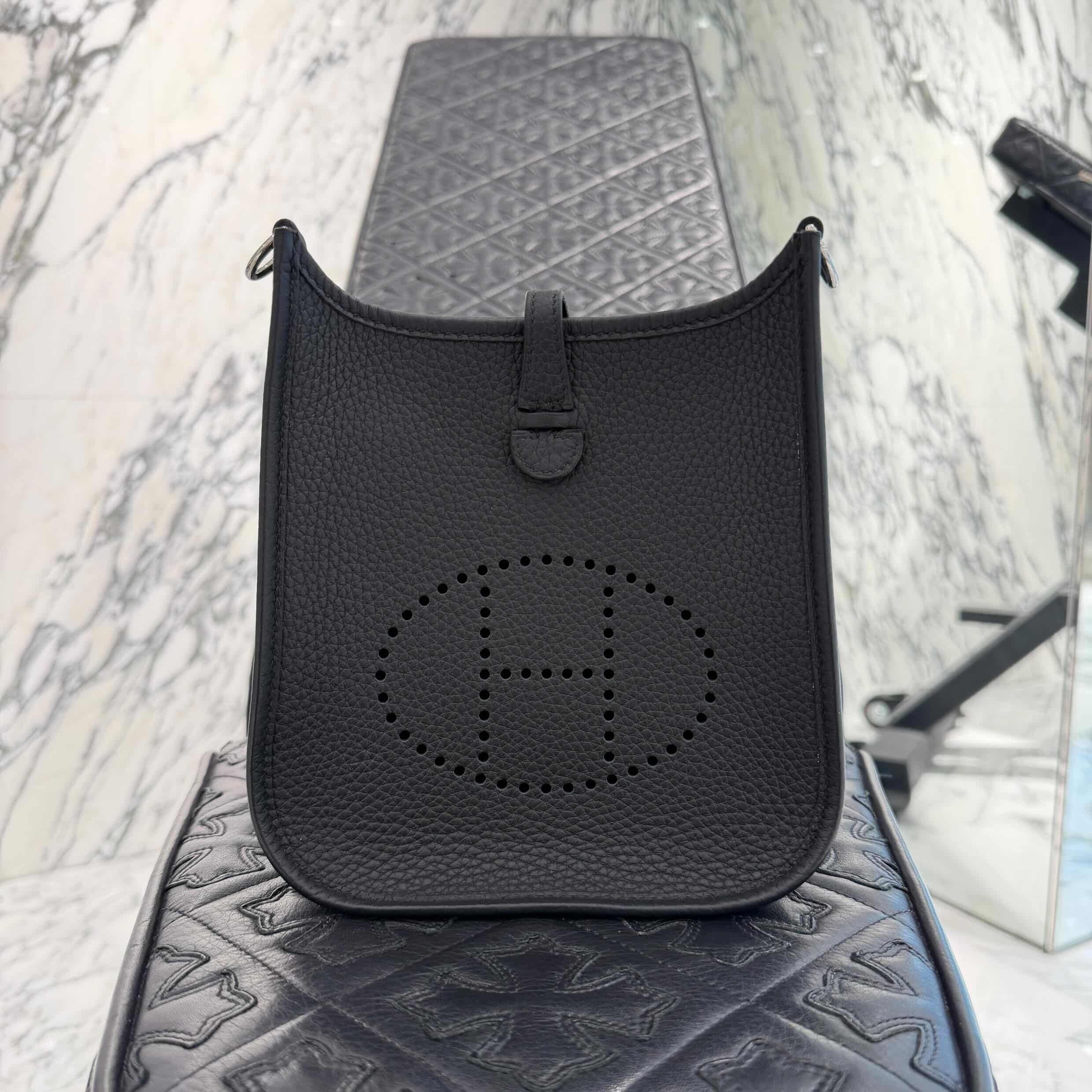 HERMES Evelyn Amazon TPM " NOIR " K刻印 エルメス エブリン アマゾン TPM "ノワール" レザーショルダーバッグ K刻印