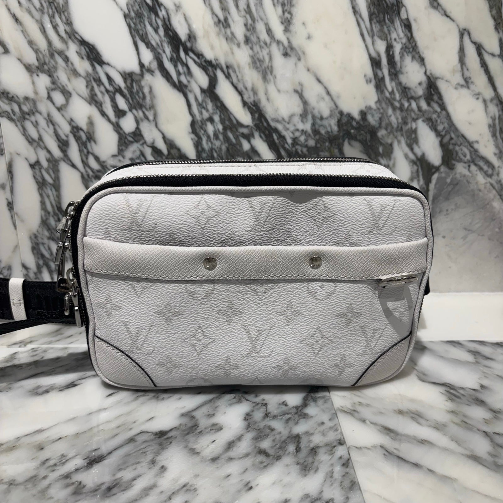 LOUIS VUITTON 2024SS Alpha Messenger Bron Taigarama Shoulder Bag