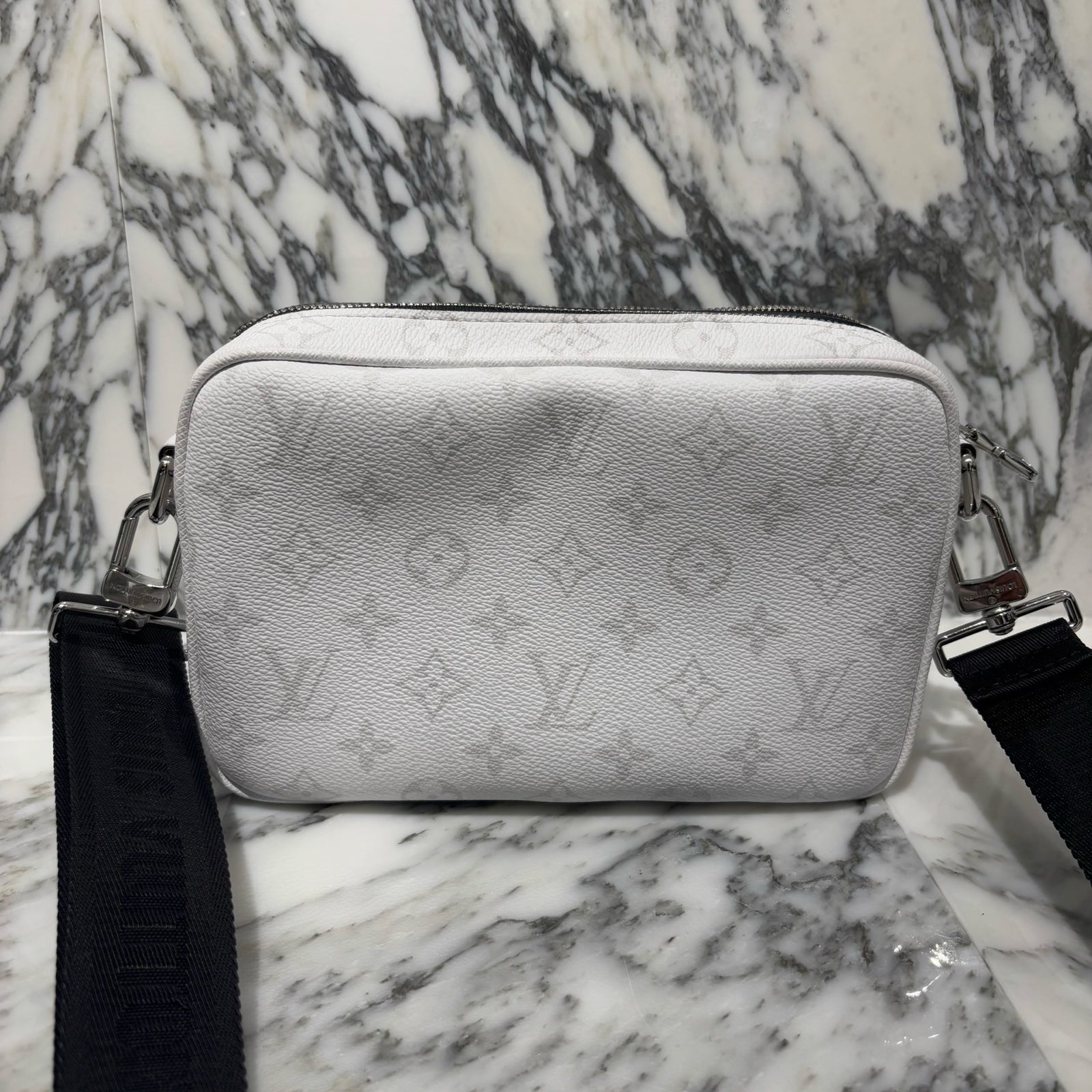 LOUIS VUITTON 2024SS Alpha Messenger Bron Taigarama Shoulder Bag M31069 ルイヴィトン アルファ・メッセンジャー ブロン タイガラマ ショルダーバッグ