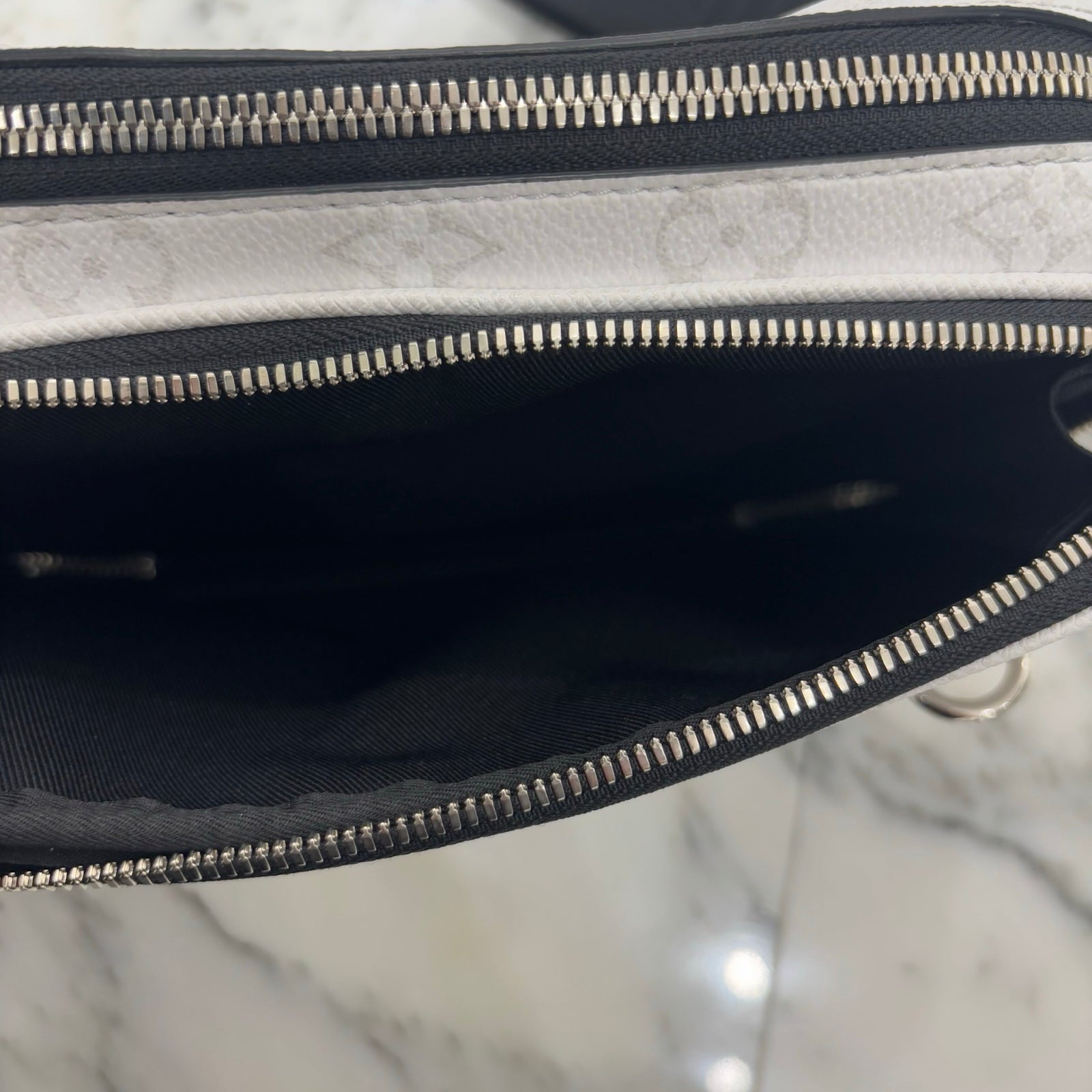 LOUIS VUITTON 2024SS Alpha Messenger Bron Taigarama Shoulder Bag M31069 ルイヴィトン アルファ・メッセンジャー ブロン タイガラマ ショルダーバッグ