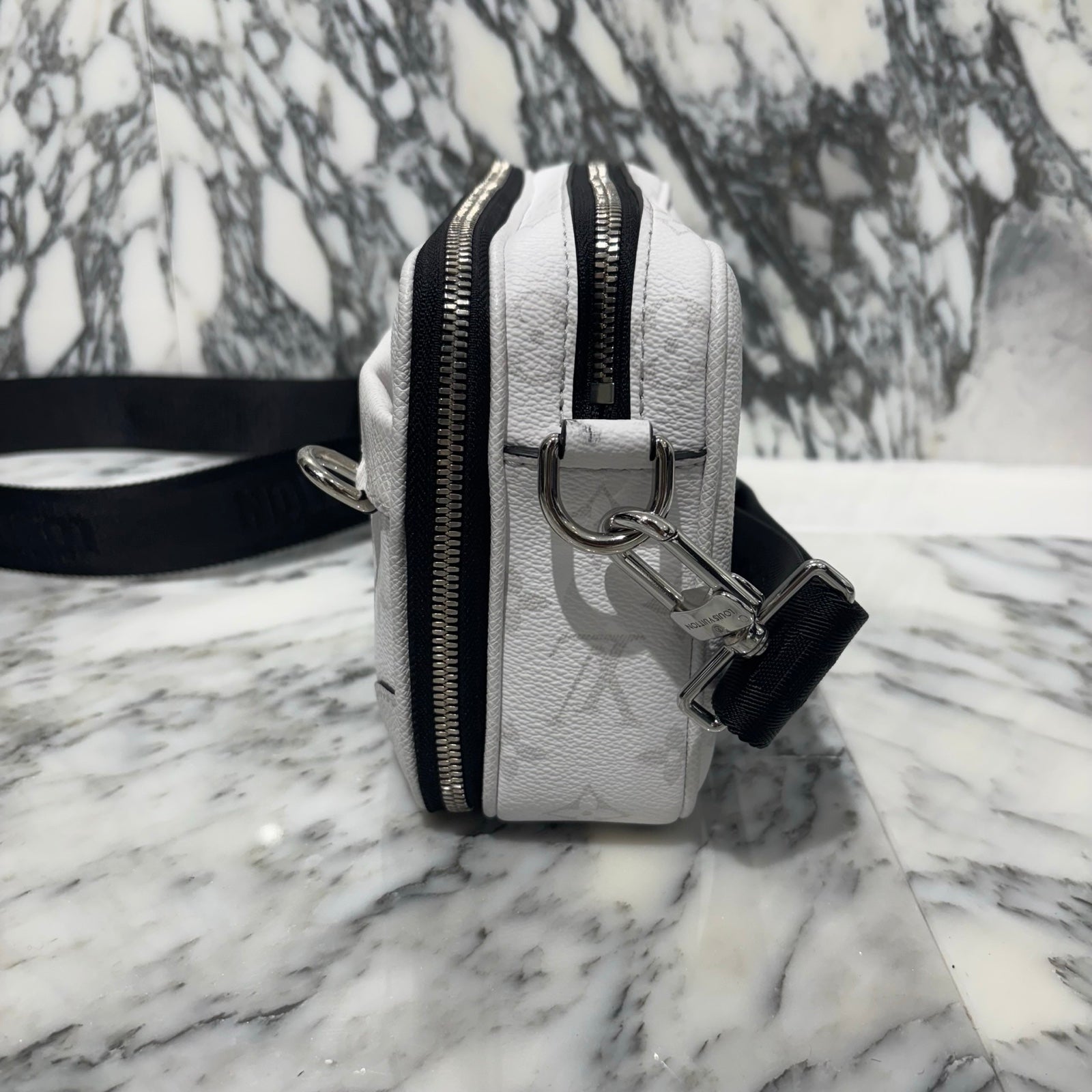 LOUIS VUITTON 2024SS Alpha Messenger Bron Taigarama Shoulder Bag M31069 ルイヴィトン アルファ・メッセンジャー ブロン タイガラマ ショルダーバッグ