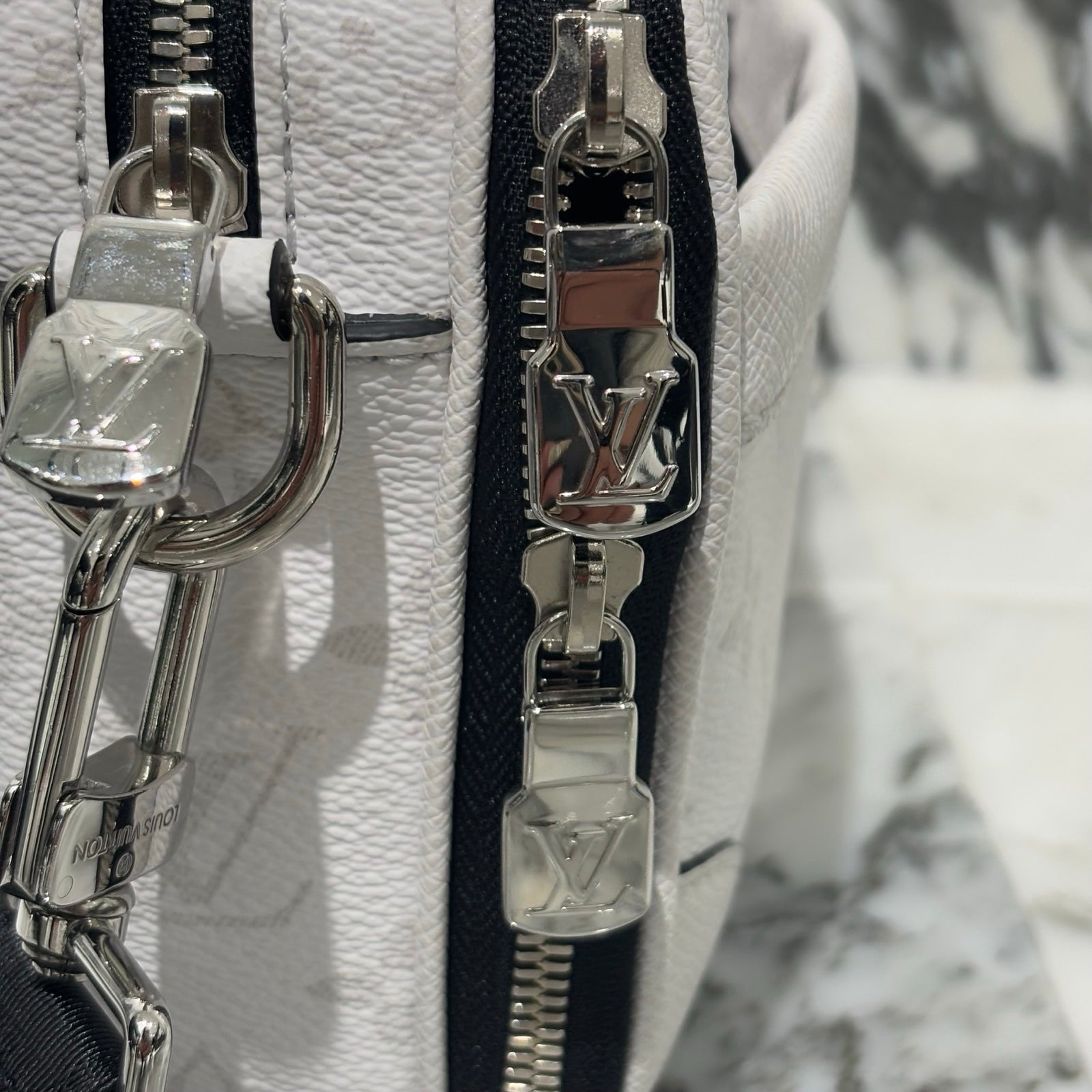 LOUIS VUITTON 2024SS Alpha Messenger Bron Taigarama Shoulder Bag M31069 ルイヴィトン アルファ・メッセンジャー ブロン タイガラマ ショルダーバッグ