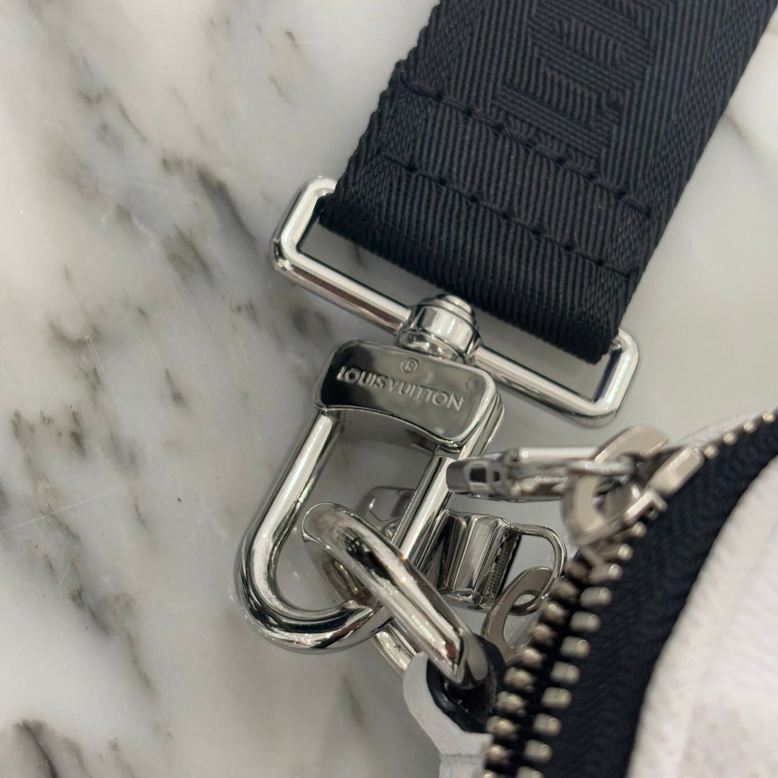 LOUIS VUITTON 2024SS Alpha Messenger Bron Taigarama Shoulder Bag M31069 ルイヴィトン アルファ・メッセンジャー ブロン タイガラマ ショルダーバッグ