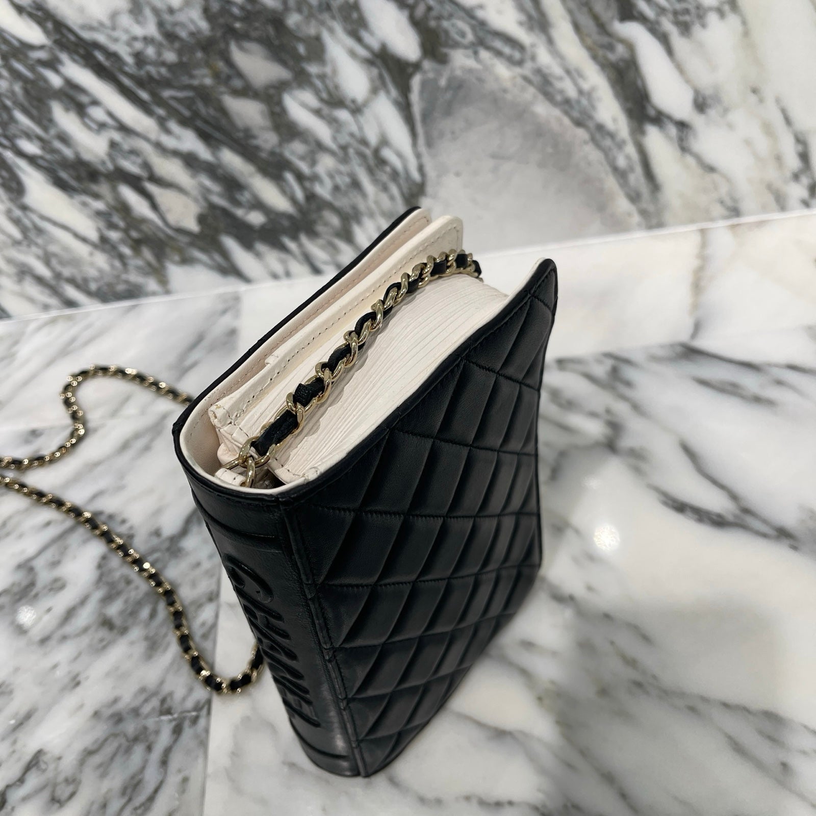 CHANEL 2023AW Book Card Holder Chain Quilting Shoulder Bag