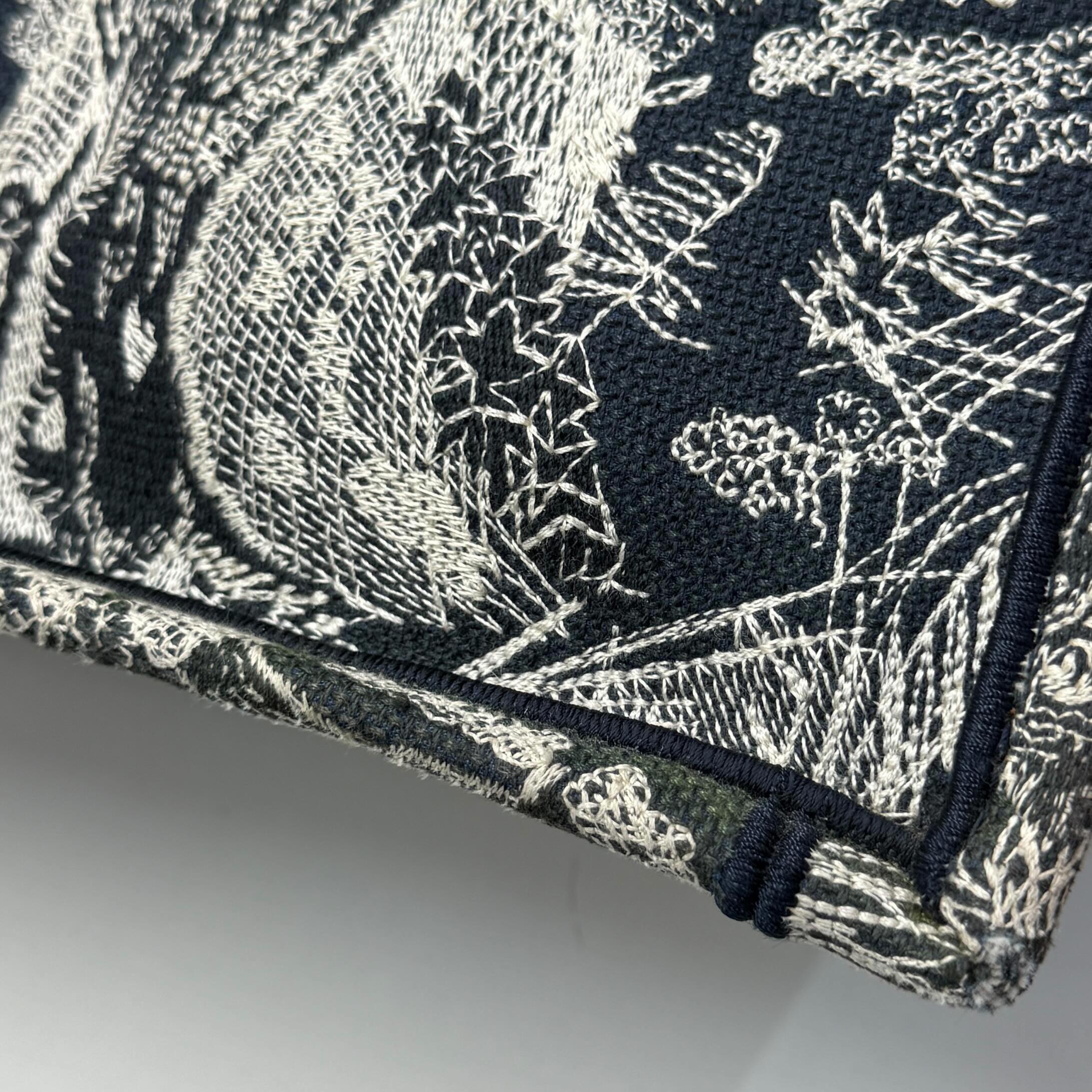 DIOR Toile de Jouy Embroidered Book Tote Bag Large M1286ZRGO_M35I ディオール トワル ドゥ ジュイ エンブロイダリー ブックトート ラージ