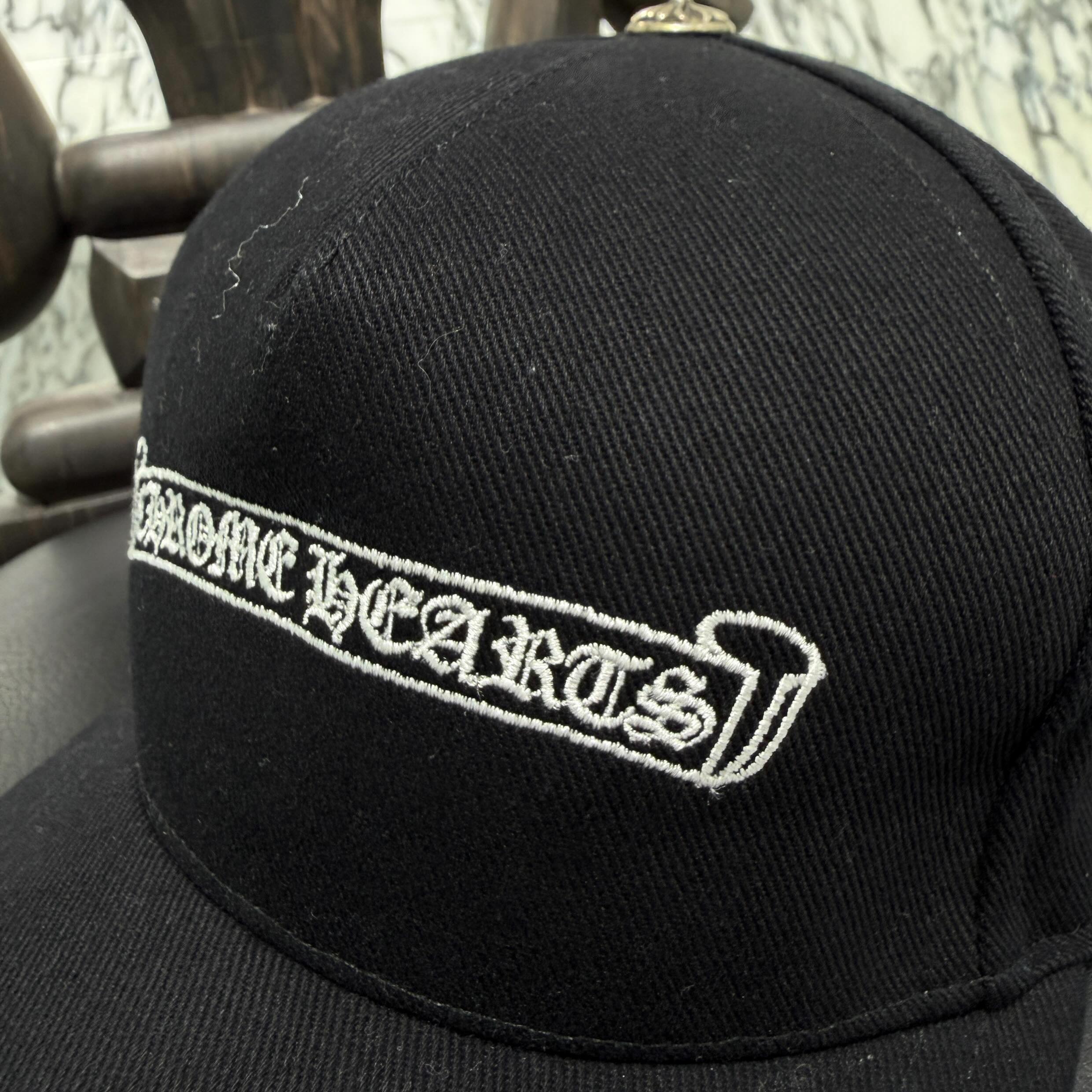 CHROME HEARTS Scroll Label Logo Embroidery Cap Size ONE SIZE (53-60) クロムハーツ スクロールラベルロゴ 刺繍 キャップ サイズONE SIZE (53-60)