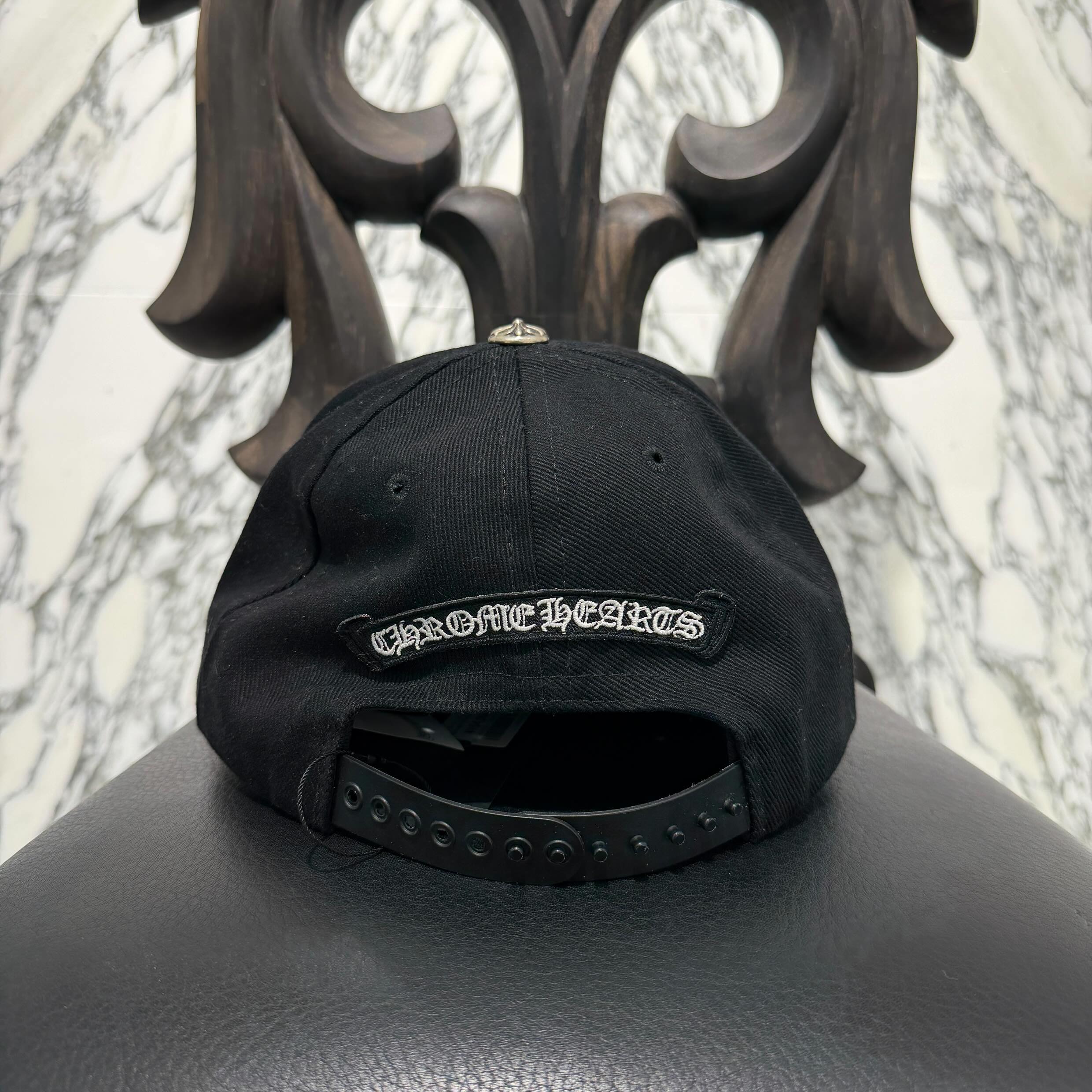 CHROME HEARTS Scroll Label Logo Embroidery Cap Size ONE SIZE (53-60) クロムハーツ スクロールラベルロゴ 刺繍 キャップ サイズONE SIZE (53-60)