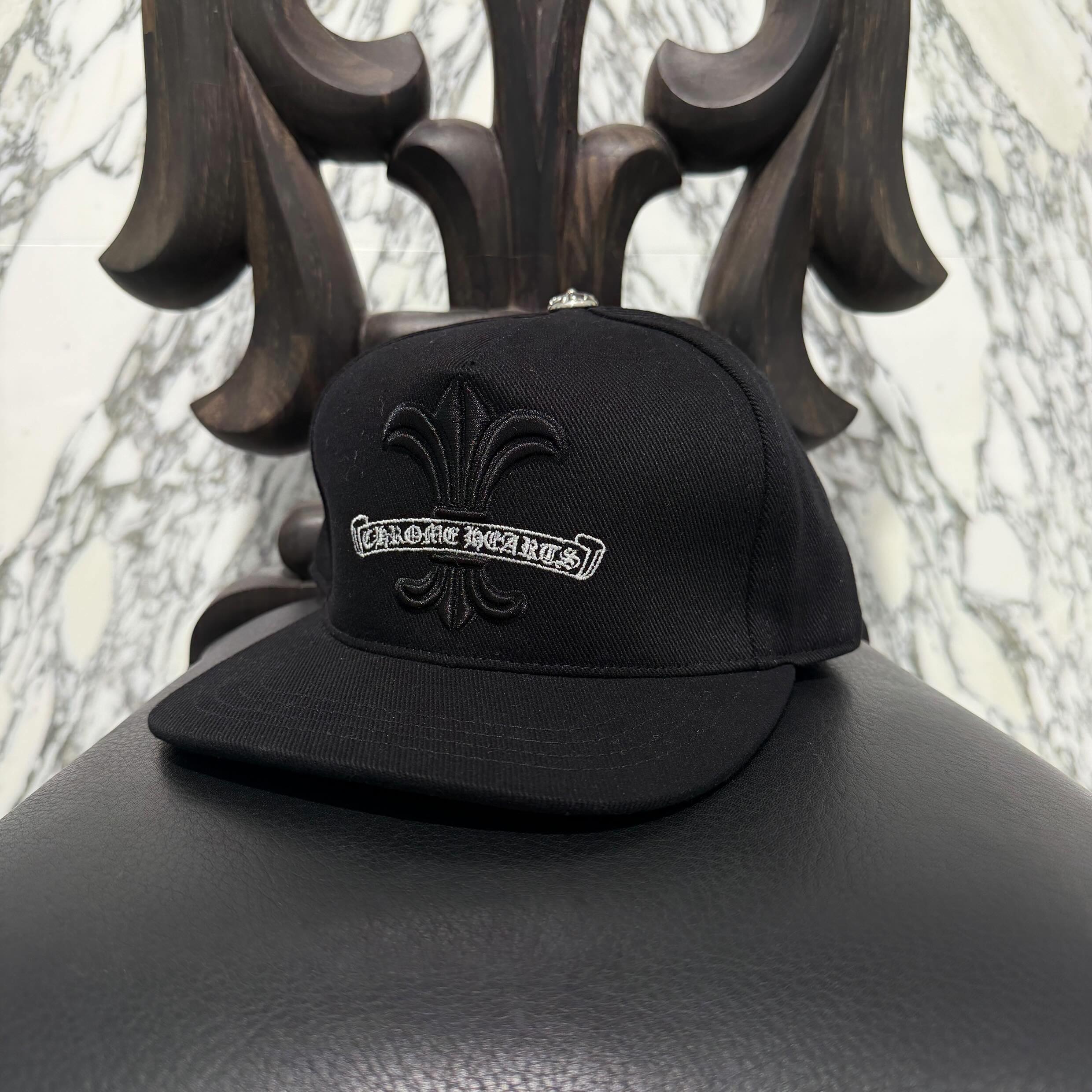 CHROME HEARTS BS Flare Scroll Embroidery Baseball Cap Size ONE SIZE (51-61) クロムハーツ BSフレア スクロール 刺繍 ベースボールキャップ サイズONE SIZE (51-61)