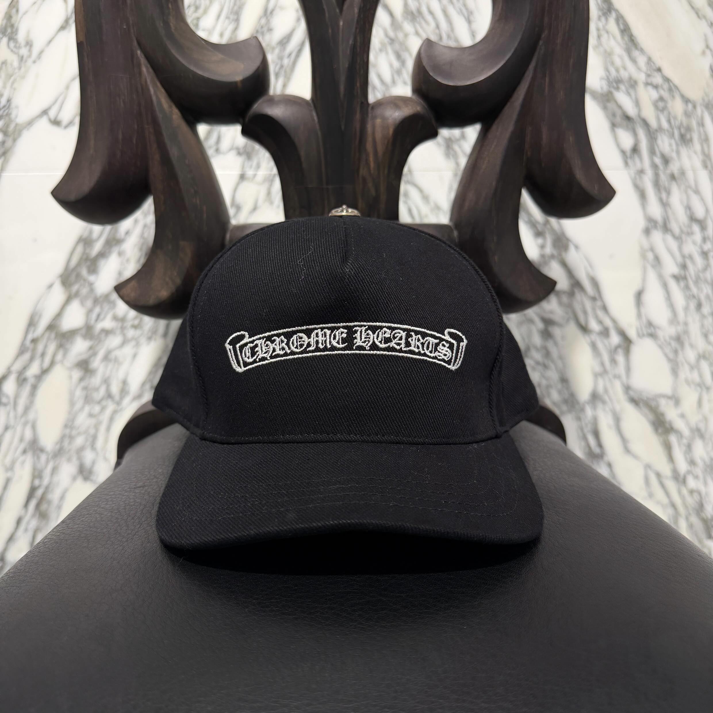 CHROME HEARTS Scroll Label Logo Embroidery Cap Size ONE SIZE (53-60) クロムハーツ スクロールラベルロゴ 刺繍 キャップ サイズONE SIZE (53-60)