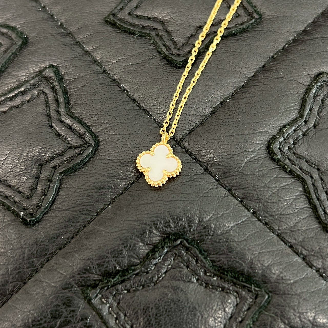 Van Cleef & Arpels Sweet Alhambra Mother Of Pearl Neckless ヴァンクリーフ＆アーペル スウィート アルハンブラ マザー オブ パール ネックレス