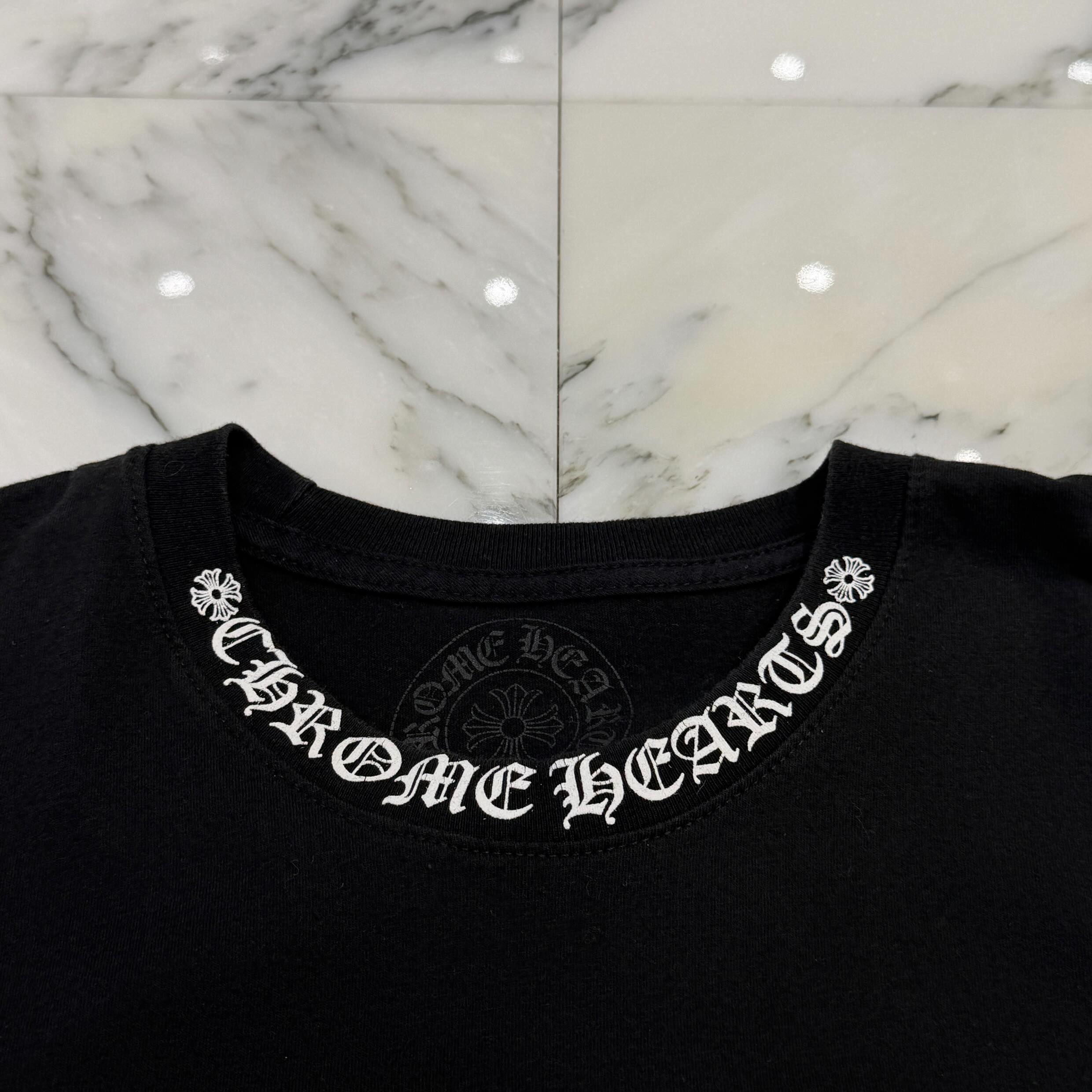 CHROME HEARTS Neck Logo Back Cross Tee Size S クロムハーツ ネックロゴ バッククロス Tシャツ サイズS