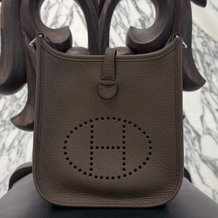 HERMES Evelyn Amazon TPM "Rouge Serie" G刻印 エルメス エブリン アマゾン TPM "ルージュセリエ" レザーショルダーバッグ G刻印