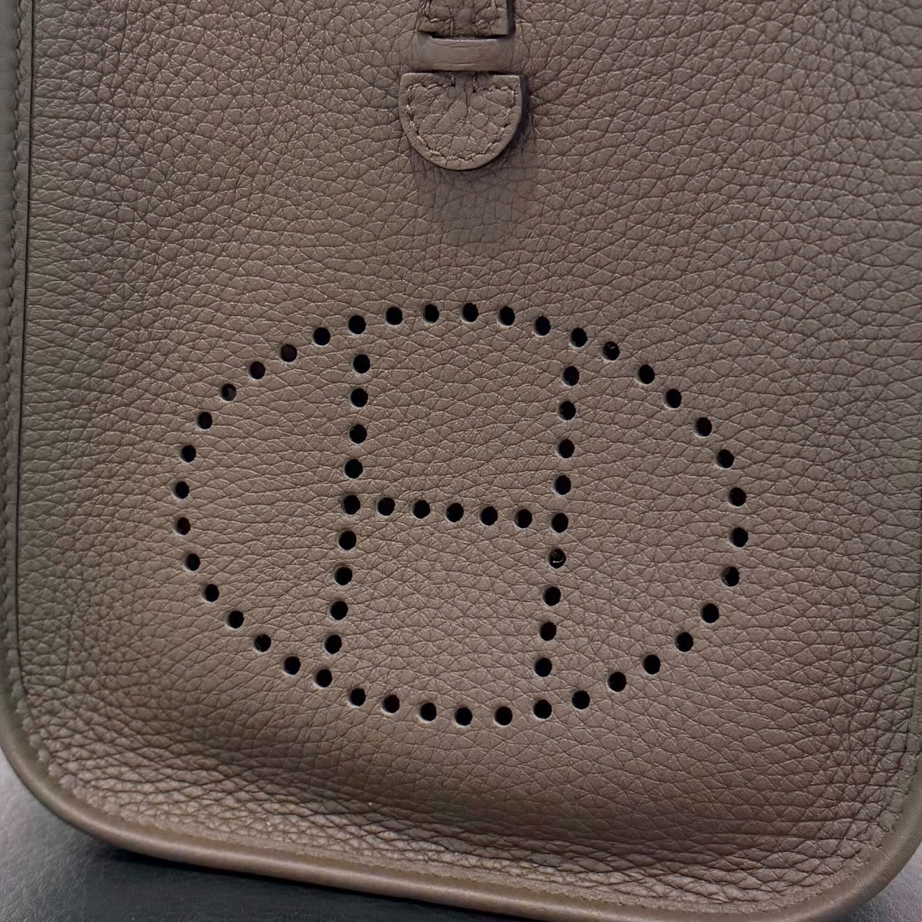 HERMES Evelyn Amazon TPM "Rouge Serie" G刻印 エルメス エブリン アマゾン TPM "ルージュセリエ" レザーショルダーバッグ G刻印