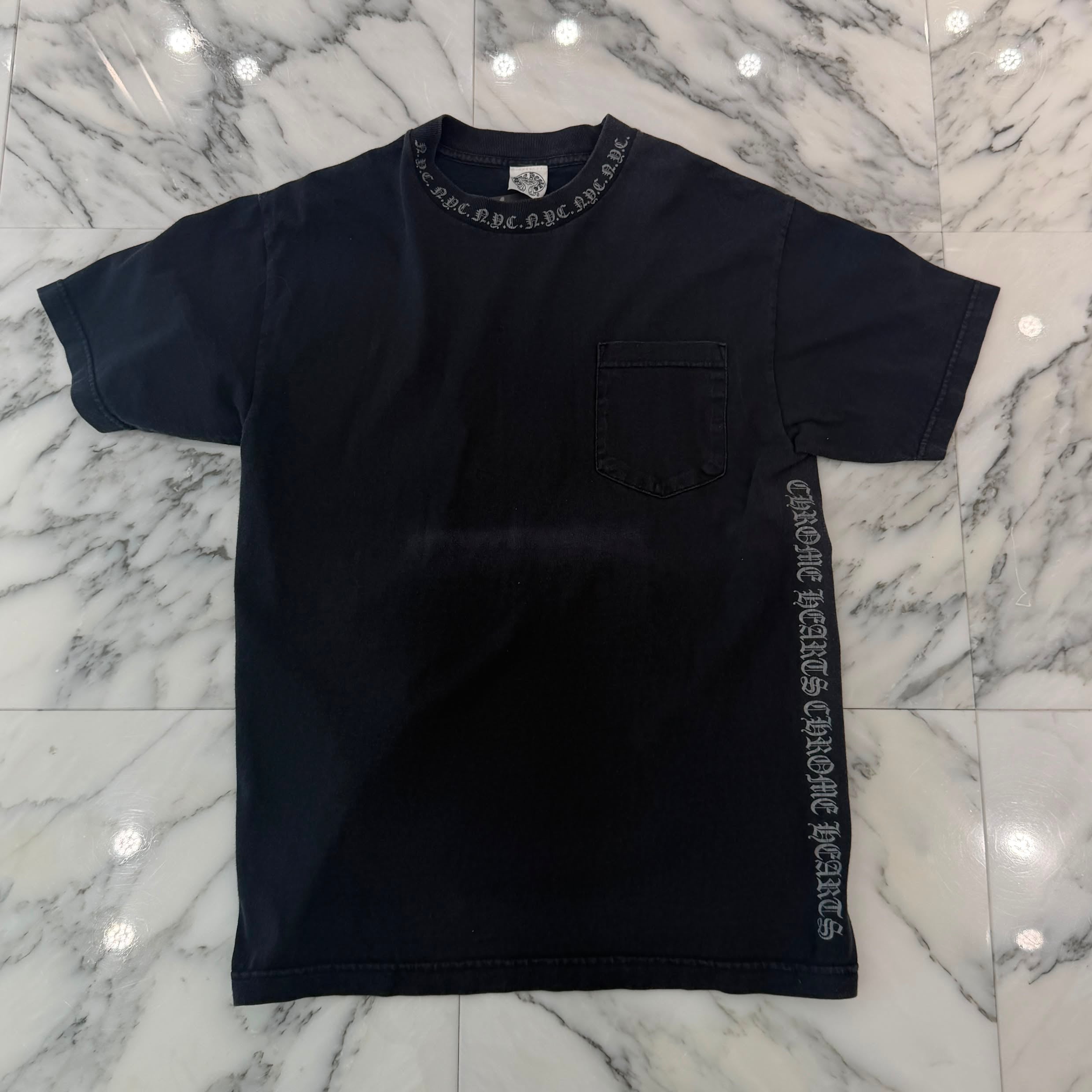 CHROME HEARTS NYC Neck Logo Side Print Tee Size M クロムハーツ NYCネックロゴ サイドプリント  Tシャツ サイズM