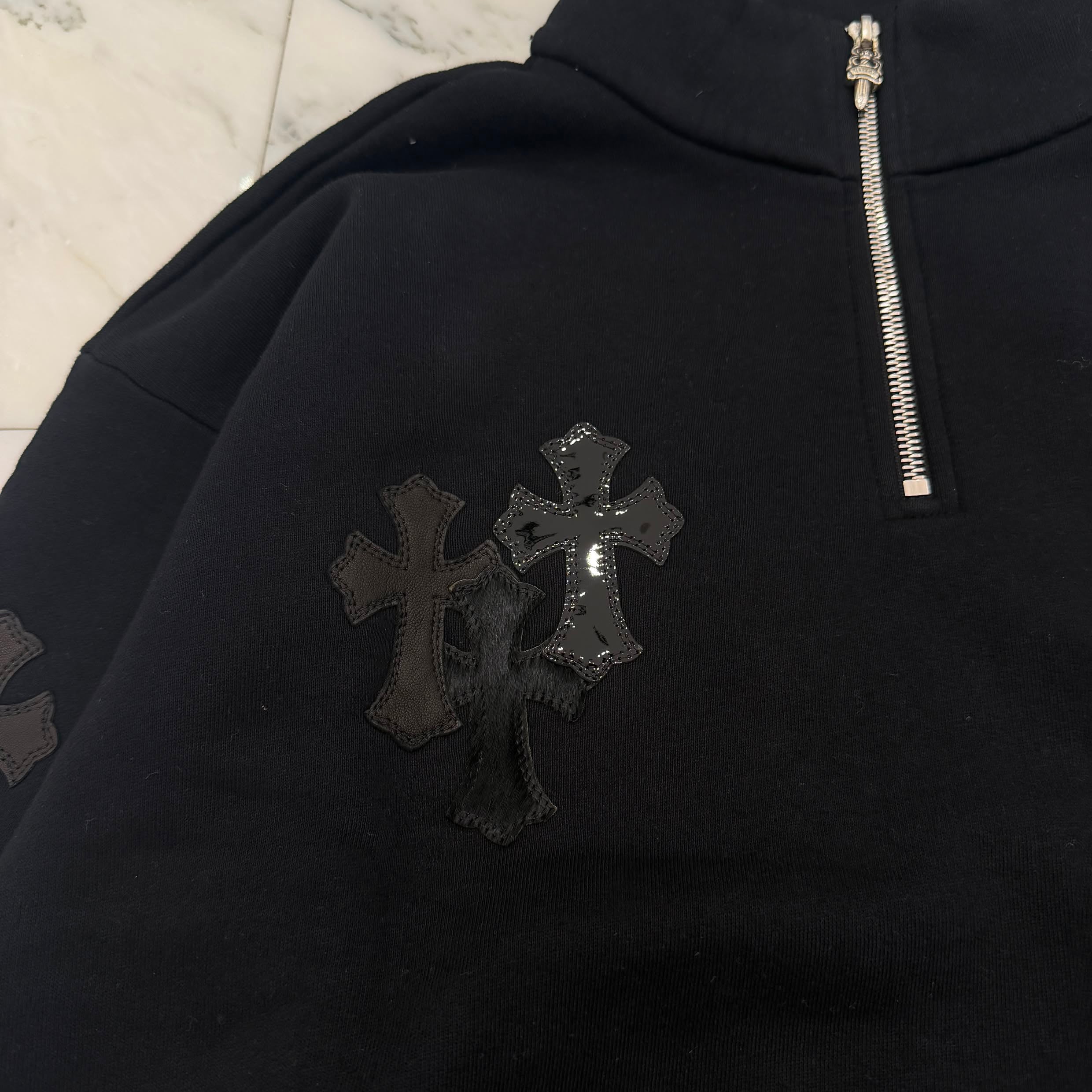 CHROME HEARTS Y NOT Multi Leather Cross Patch Half Zip Sweatshirt Size S クロムハーツ ワイノット マルチレザークロスパッチ ハーフジップ スウェットシャツ サイズS