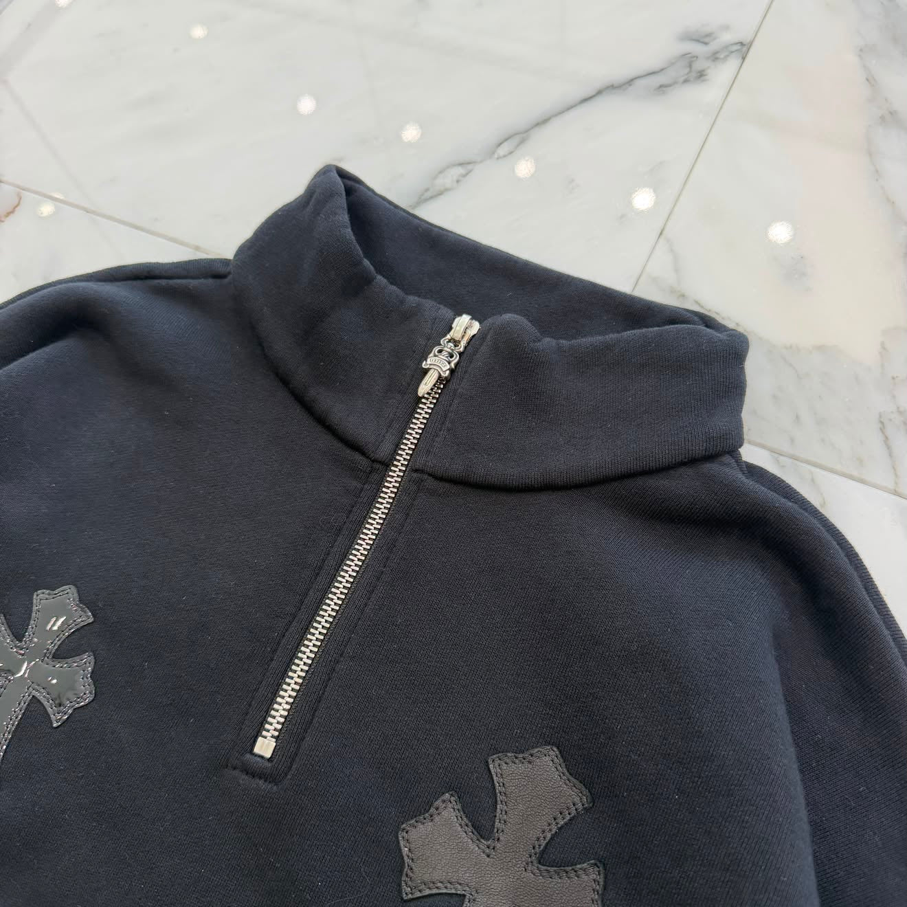 CHROME HEARTS Y NOT Multi Leather Cross Patch Half Zip Sweatshirt Size S クロムハーツ ワイノット マルチレザークロスパッチ ハーフジップ スウェットシャツ サイズS