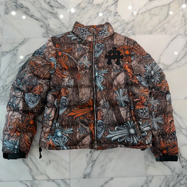 CHROME HEARTS × NIKE × Drake NOCTA 2026SS 3 Cemetery Cross Leather Patch Camo Down Jacket Size L クロムハーツ×ナイキ×ドレイク ノクタ 3 セメタリークロス レザーパッチ カモ ダウンジャケット サイズL